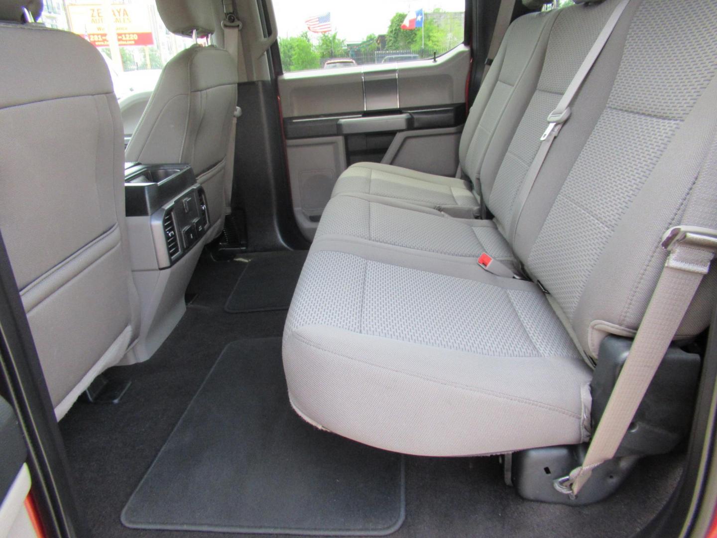2018 Red /Gray Ford F-150 XLT SuperCrew 5.5-ft. Bed 4WD (1FTFW1EG2JK) with an 3.5 V6 engine, Automatic transmission, located at 1511 North Shepherd Dr., Houston, TX, 77008, (281) 657-1221, 29.798361, -95.412560 - 2018 FORD F-150 XLT VIN: 1FTFW1EG2JKE39369 1 F T F W 1 E G 2 J K E 3 9 3 6 9 CREW PICKUP 3.5L V6 F DOHC 24V GASOLINE REAR WHEEL DRIVE W/ 4X4 - Photo#8