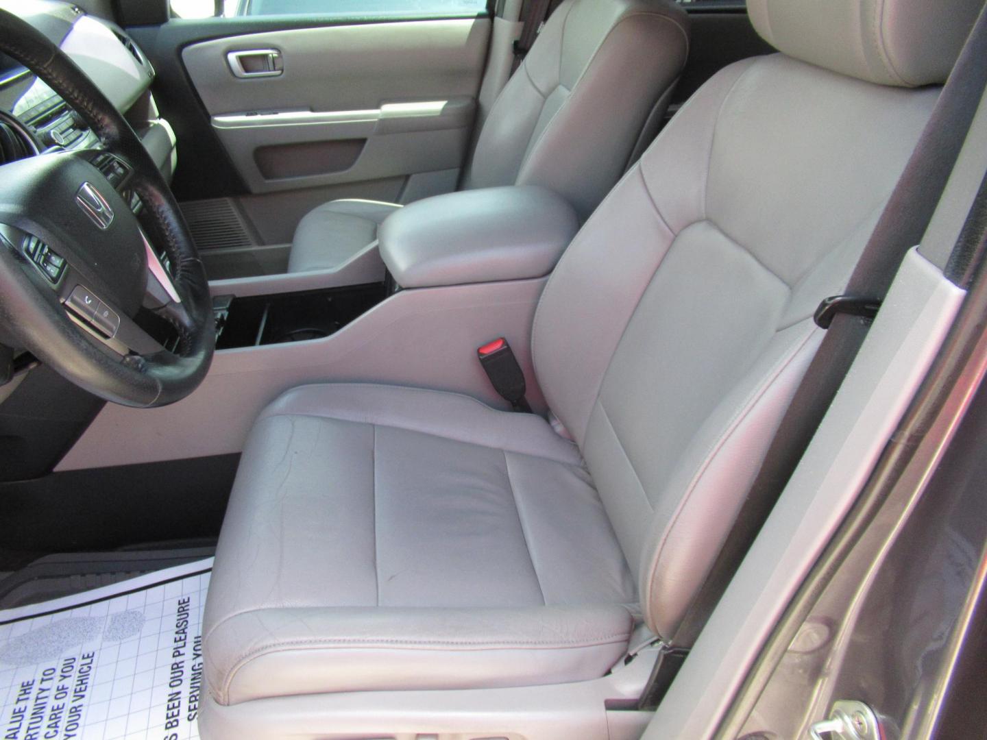 2014 Green /Black Honda Pilot EX-L 2WD AT with Navigation (5FNYF3H73EB) with an 3.5L V6 SOHC 24V engine, Automatic transmission, located at 1511 North Shepherd Dr., Houston, TX, 77008, (281) 657-1221, 29.798361, -95.412560 - 2014 HONDA PILOT EX-L W/NAVI VIN: 5FNYF3H73EB003598 5 F N Y F 3 H 7 3 E B 0 0 3 5 9 8 4 DOOR WAGON/SPORT UTILITY 3.5L V6 F SOHC 24V GASOLINE FRONT WHEEL DRIVE - Photo#1