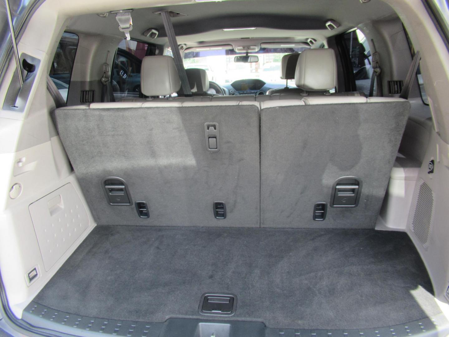 2014 Green /Black Honda Pilot EX-L 2WD AT with Navigation (5FNYF3H73EB) with an 3.5L V6 SOHC 24V engine, Automatic transmission, located at 1511 North Shepherd Dr., Houston, TX, 77008, (281) 657-1221, 29.798361, -95.412560 - 2014 HONDA PILOT EX-L W/NAVI VIN: 5FNYF3H73EB003598 5 F N Y F 3 H 7 3 E B 0 0 3 5 9 8 4 DOOR WAGON/SPORT UTILITY 3.5L V6 F SOHC 24V GASOLINE FRONT WHEEL DRIVE - Photo#13