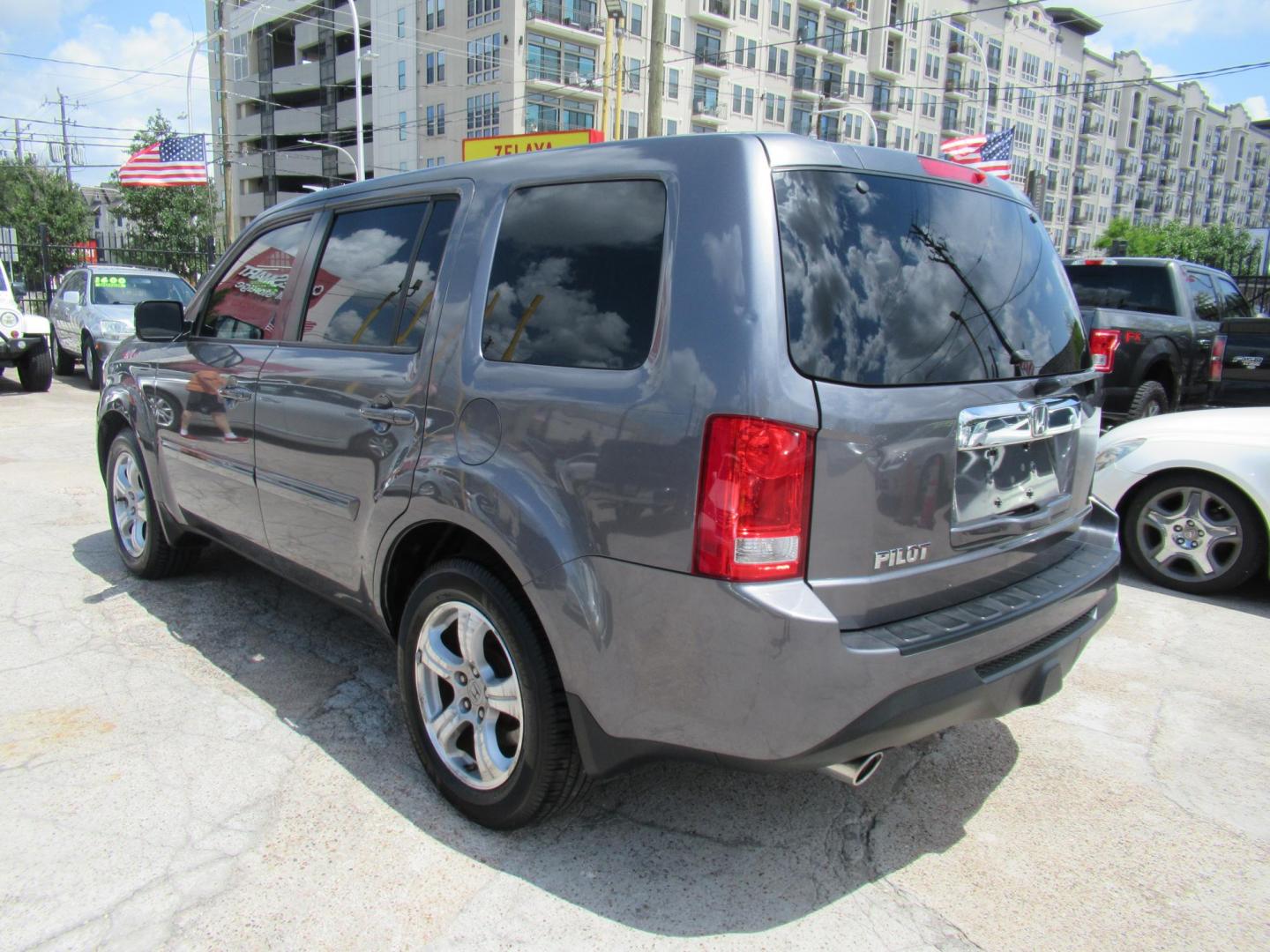 2014 Green /Black Honda Pilot EX-L 2WD AT with Navigation (5FNYF3H73EB) with an 3.5L V6 SOHC 24V engine, Automatic transmission, located at 1511 North Shepherd Dr., Houston, TX, 77008, (281) 657-1221, 29.798361, -95.412560 - 2014 HONDA PILOT EX-L W/NAVI VIN: 5FNYF3H73EB003598 5 F N Y F 3 H 7 3 E B 0 0 3 5 9 8 4 DOOR WAGON/SPORT UTILITY 3.5L V6 F SOHC 24V GASOLINE FRONT WHEEL DRIVE - Photo#18