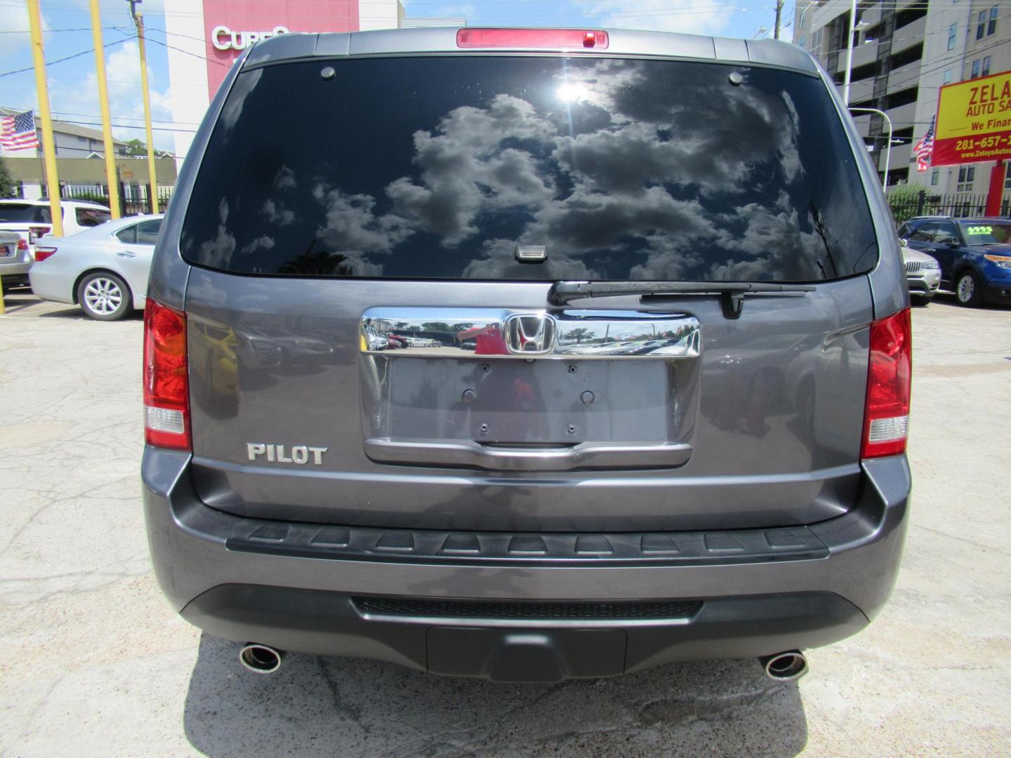 2014 Green /Black Honda Pilot EX-L 2WD AT with Navigation (5FNYF3H73EB) with an 3.5L V6 SOHC 24V engine, Automatic transmission, located at 1511 North Shepherd Dr., Houston, TX, 77008, (281) 657-1221, 29.798361, -95.412560 - 2014 HONDA PILOT EX-L W/NAVI VIN: 5FNYF3H73EB003598 5 F N Y F 3 H 7 3 E B 0 0 3 5 9 8 4 DOOR WAGON/SPORT UTILITY 3.5L V6 F SOHC 24V GASOLINE FRONT WHEEL DRIVE - Photo#19