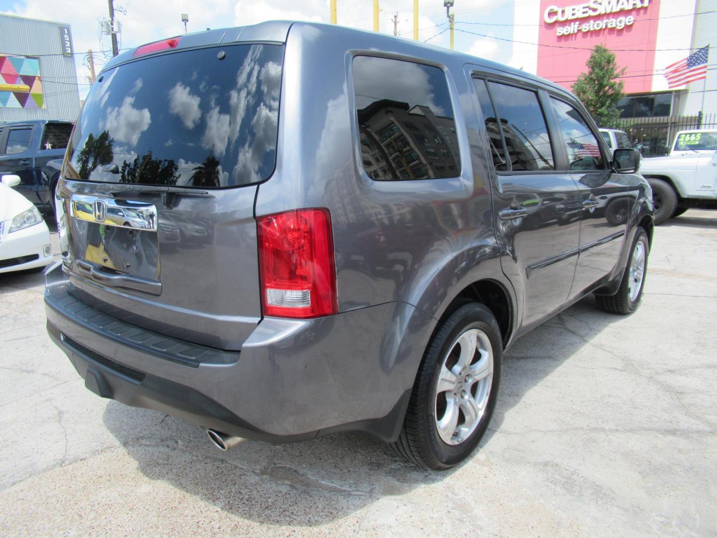 2014 Green /Black Honda Pilot EX-L 2WD AT with Navigation (5FNYF3H73EB) with an 3.5L V6 SOHC 24V engine, Automatic transmission, located at 1511 North Shepherd Dr., Houston, TX, 77008, (281) 657-1221, 29.798361, -95.412560 - 2014 HONDA PILOT EX-L W/NAVI VIN: 5FNYF3H73EB003598 5 F N Y F 3 H 7 3 E B 0 0 3 5 9 8 4 DOOR WAGON/SPORT UTILITY 3.5L V6 F SOHC 24V GASOLINE FRONT WHEEL DRIVE - Photo#25