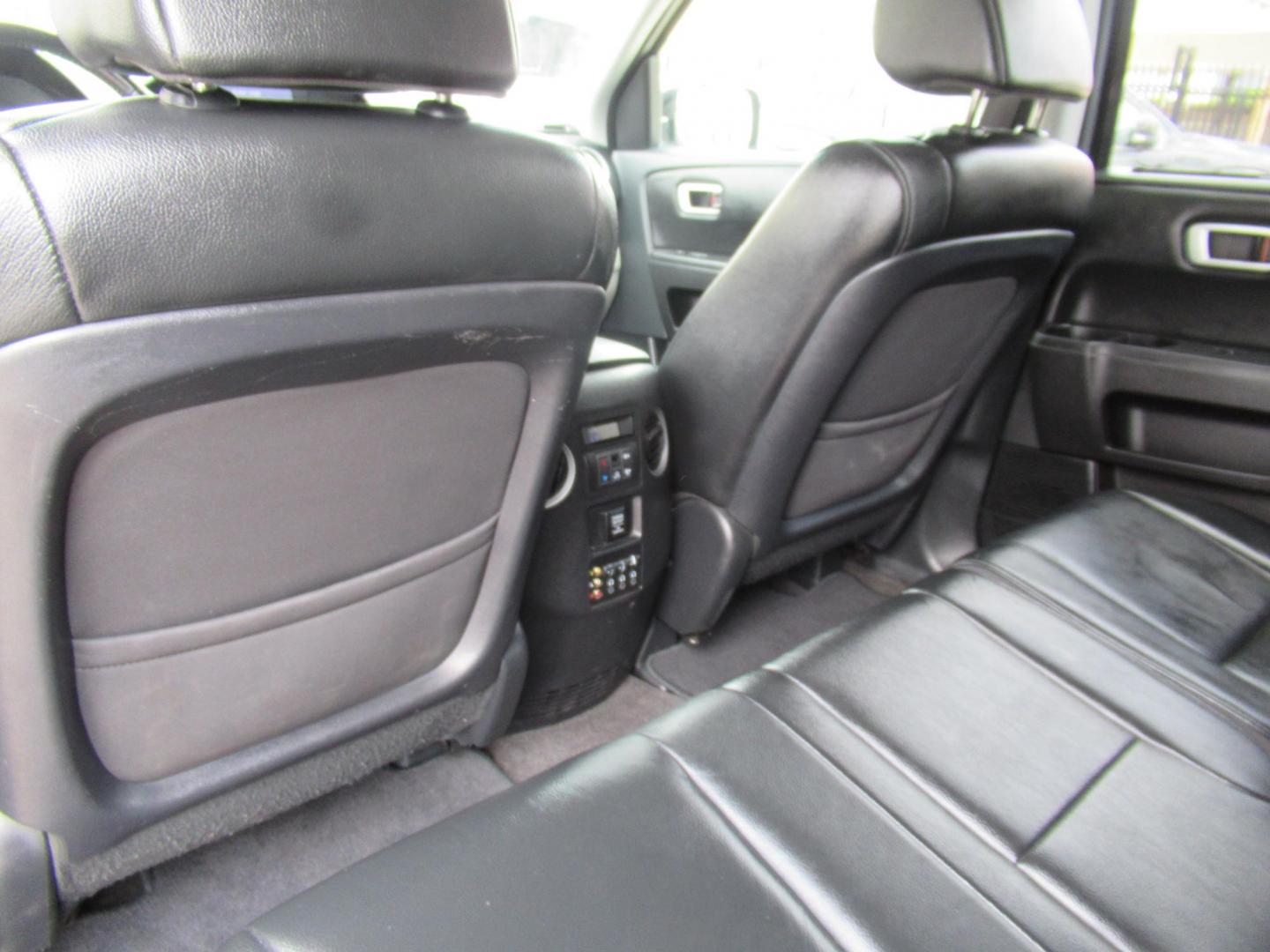 2013 Black /Black Honda Pilot Touring 4WD 5-Spd AT with DVD (5FNYF4H90DB) with an 3.5L V6 SOHC 24V engine, Automatic transmission, located at 1511 North Shepherd Dr., Houston, TX, 77008, (281) 657-1221, 29.798361, -95.412560 - 2013 HONDA PILOT TOURING VIN: 5FNYF4H90DB016749 5 F N Y F 4 H 9 0 D B 0 1 6 7 4 9 4 DOOR WAGON/SPORT UTILITY 3.5L V6 F SOHC 24V GASOLINE ALL WHEEL DRIVE - Photo#12