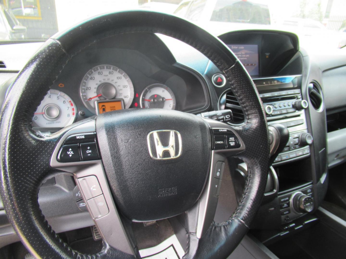 2013 Black /Black Honda Pilot Touring 4WD 5-Spd AT with DVD (5FNYF4H90DB) with an 3.5L V6 SOHC 24V engine, Automatic transmission, located at 1511 North Shepherd Dr., Houston, TX, 77008, (281) 657-1221, 29.798361, -95.412560 - 2013 HONDA PILOT TOURING VIN: 5FNYF4H90DB016749 5 F N Y F 4 H 9 0 D B 0 1 6 7 4 9 4 DOOR WAGON/SPORT UTILITY 3.5L V6 F SOHC 24V GASOLINE ALL WHEEL DRIVE - Photo#2