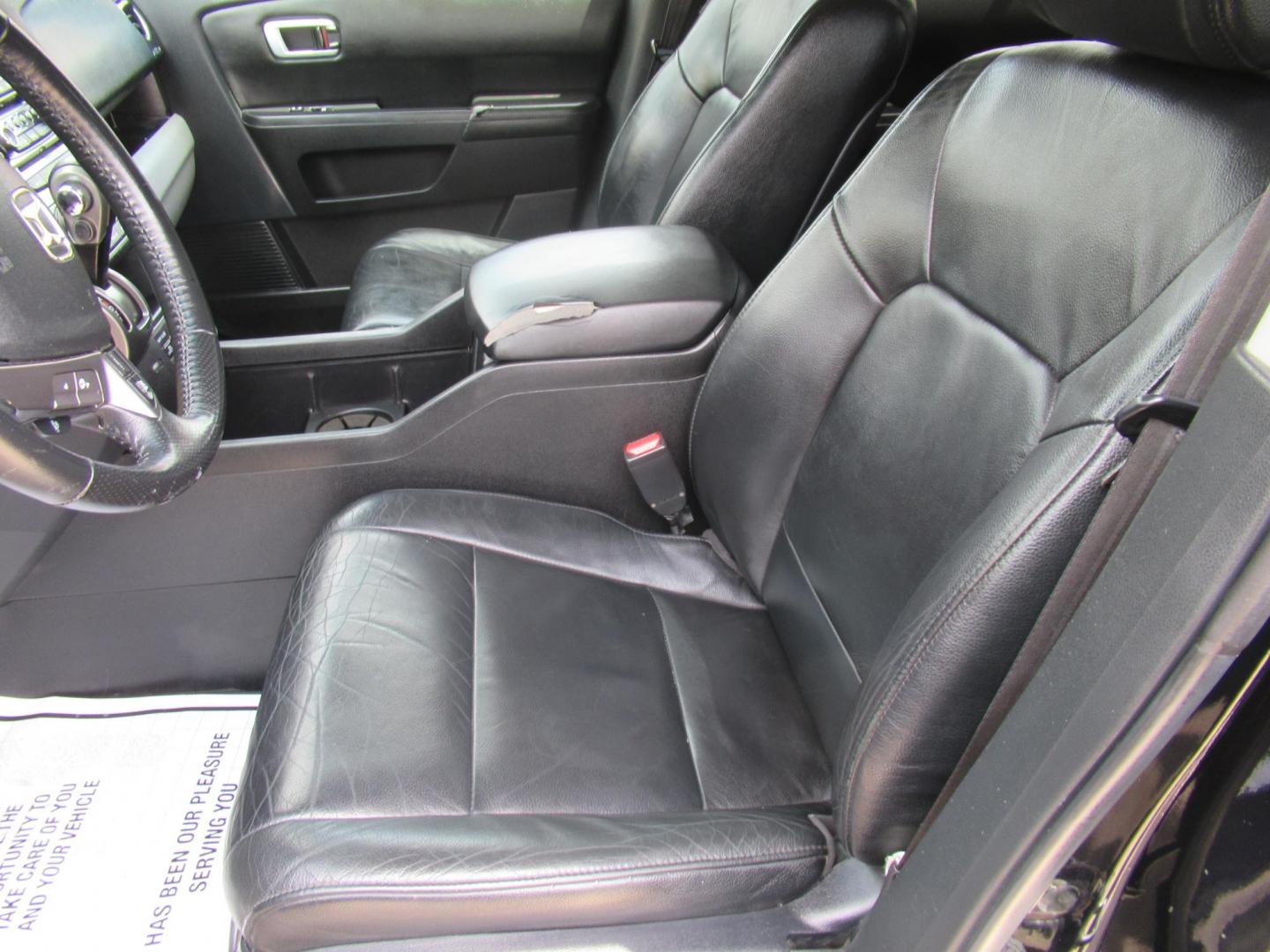 2013 Black /Black Honda Pilot Touring 4WD 5-Spd AT with DVD (5FNYF4H90DB) with an 3.5L V6 SOHC 24V engine, Automatic transmission, located at 1511 North Shepherd Dr., Houston, TX, 77008, (281) 657-1221, 29.798361, -95.412560 - 2013 HONDA PILOT TOURING VIN: 5FNYF4H90DB016749 5 F N Y F 4 H 9 0 D B 0 1 6 7 4 9 4 DOOR WAGON/SPORT UTILITY 3.5L V6 F SOHC 24V GASOLINE ALL WHEEL DRIVE - Photo#3