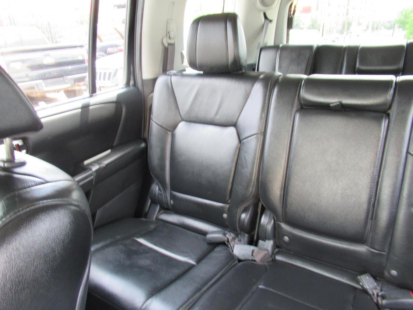 2013 Black /Black Honda Pilot Touring 4WD 5-Spd AT with DVD (5FNYF4H90DB) with an 3.5L V6 SOHC 24V engine, Automatic transmission, located at 1511 North Shepherd Dr., Houston, TX, 77008, (281) 657-1221, 29.798361, -95.412560 - 2013 HONDA PILOT TOURING VIN: 5FNYF4H90DB016749 5 F N Y F 4 H 9 0 D B 0 1 6 7 4 9 4 DOOR WAGON/SPORT UTILITY 3.5L V6 F SOHC 24V GASOLINE ALL WHEEL DRIVE - Photo#7