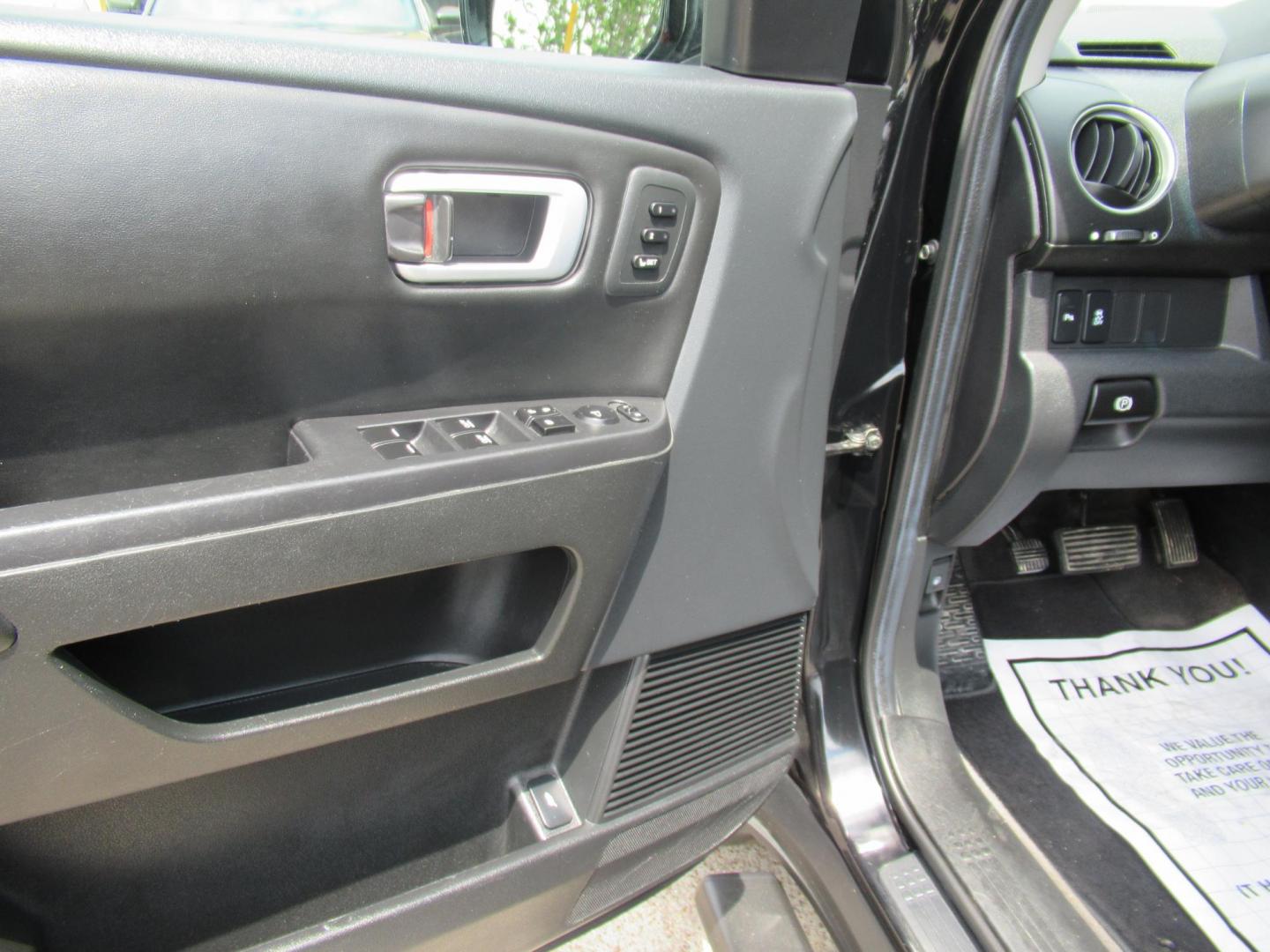 2013 Black /Black Honda Pilot Touring 4WD 5-Spd AT with DVD (5FNYF4H90DB) with an 3.5L V6 SOHC 24V engine, Automatic transmission, located at 1511 North Shepherd Dr., Houston, TX, 77008, (281) 657-1221, 29.798361, -95.412560 - 2013 HONDA PILOT TOURING VIN: 5FNYF4H90DB016749 5 F N Y F 4 H 9 0 D B 0 1 6 7 4 9 4 DOOR WAGON/SPORT UTILITY 3.5L V6 F SOHC 24V GASOLINE ALL WHEEL DRIVE - Photo#8