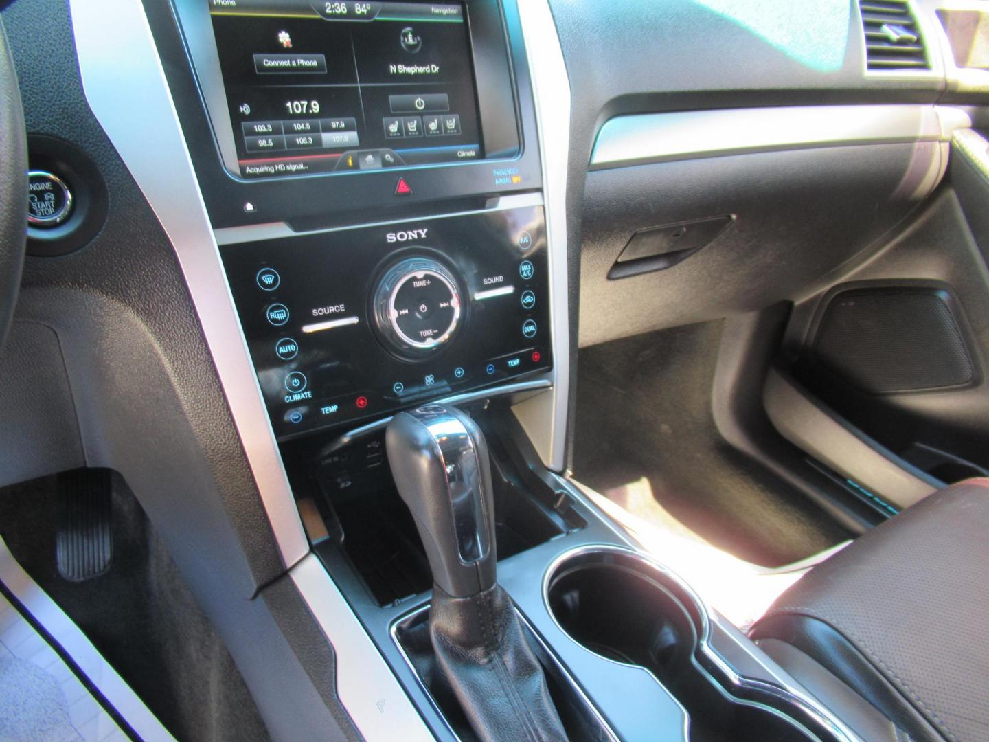 2014 White /Black Ford Explorer Sport 4WD (1FM5K8GT7EG) with an 3.5L V6 DOHC 24V engine, Automatic transmission, located at 1511 North Shepherd Dr., Houston, TX, 77008, (281) 657-1221, 29.798361, -95.412560 - 2014 FORD EXPLORER SPORT VIN: 1FM5K8GT7EGC11771 1 F M 5 K 8 G T 7 E G C 1 1 7 7 1 4 DOOR WAGON/SPORT UTILITY 3.5L V6 F DOHC 24V GASOLINE FRONT WHEEL DRIVE W/ 4X4 - Photo#4