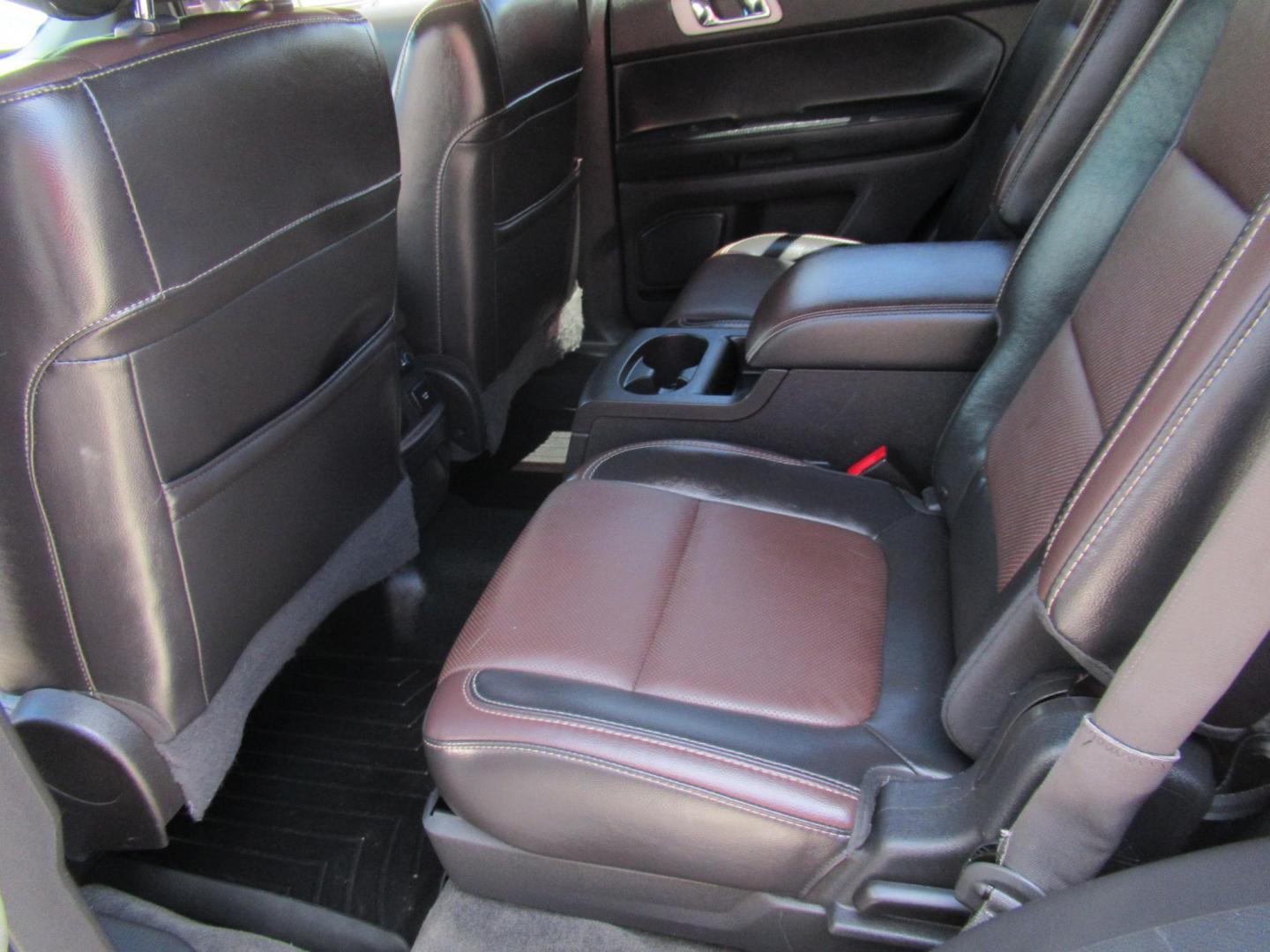 2014 White /Black Ford Explorer Sport 4WD (1FM5K8GT7EG) with an 3.5L V6 DOHC 24V engine, Automatic transmission, located at 1511 North Shepherd Dr., Houston, TX, 77008, (281) 657-1221, 29.798361, -95.412560 - 2014 FORD EXPLORER SPORT VIN: 1FM5K8GT7EGC11771 1 F M 5 K 8 G T 7 E G C 1 1 7 7 1 4 DOOR WAGON/SPORT UTILITY 3.5L V6 F DOHC 24V GASOLINE FRONT WHEEL DRIVE W/ 4X4 - Photo#9