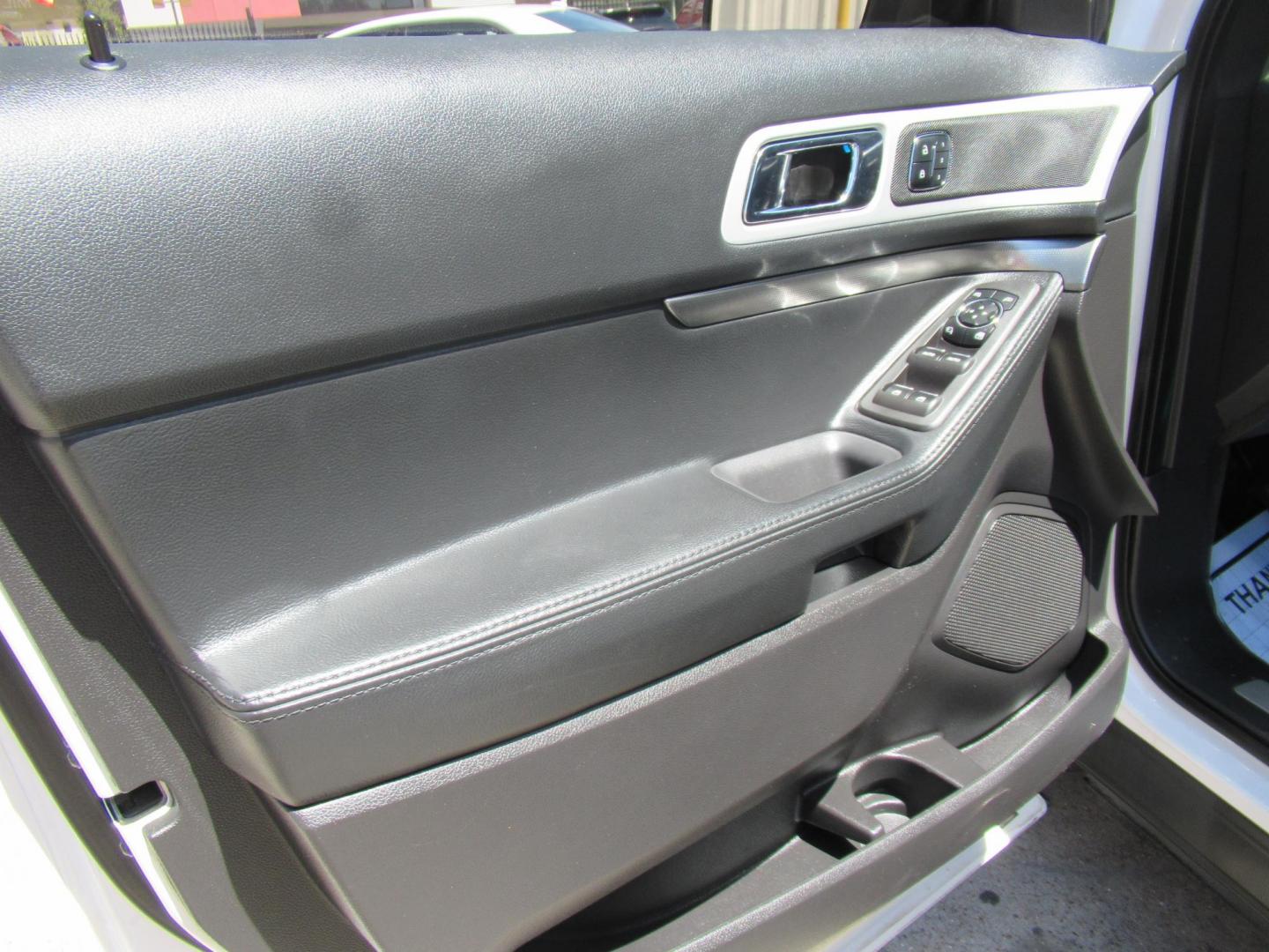 2014 White /Black Ford Explorer Sport 4WD (1FM5K8GT7EG) with an 3.5L V6 DOHC 24V engine, Automatic transmission, located at 1511 North Shepherd Dr., Houston, TX, 77008, (281) 657-1221, 29.798361, -95.412560 - 2014 FORD EXPLORER SPORT VIN: 1FM5K8GT7EGC11771 1 F M 5 K 8 G T 7 E G C 1 1 7 7 1 4 DOOR WAGON/SPORT UTILITY 3.5L V6 F DOHC 24V GASOLINE FRONT WHEEL DRIVE W/ 4X4 - Photo#7