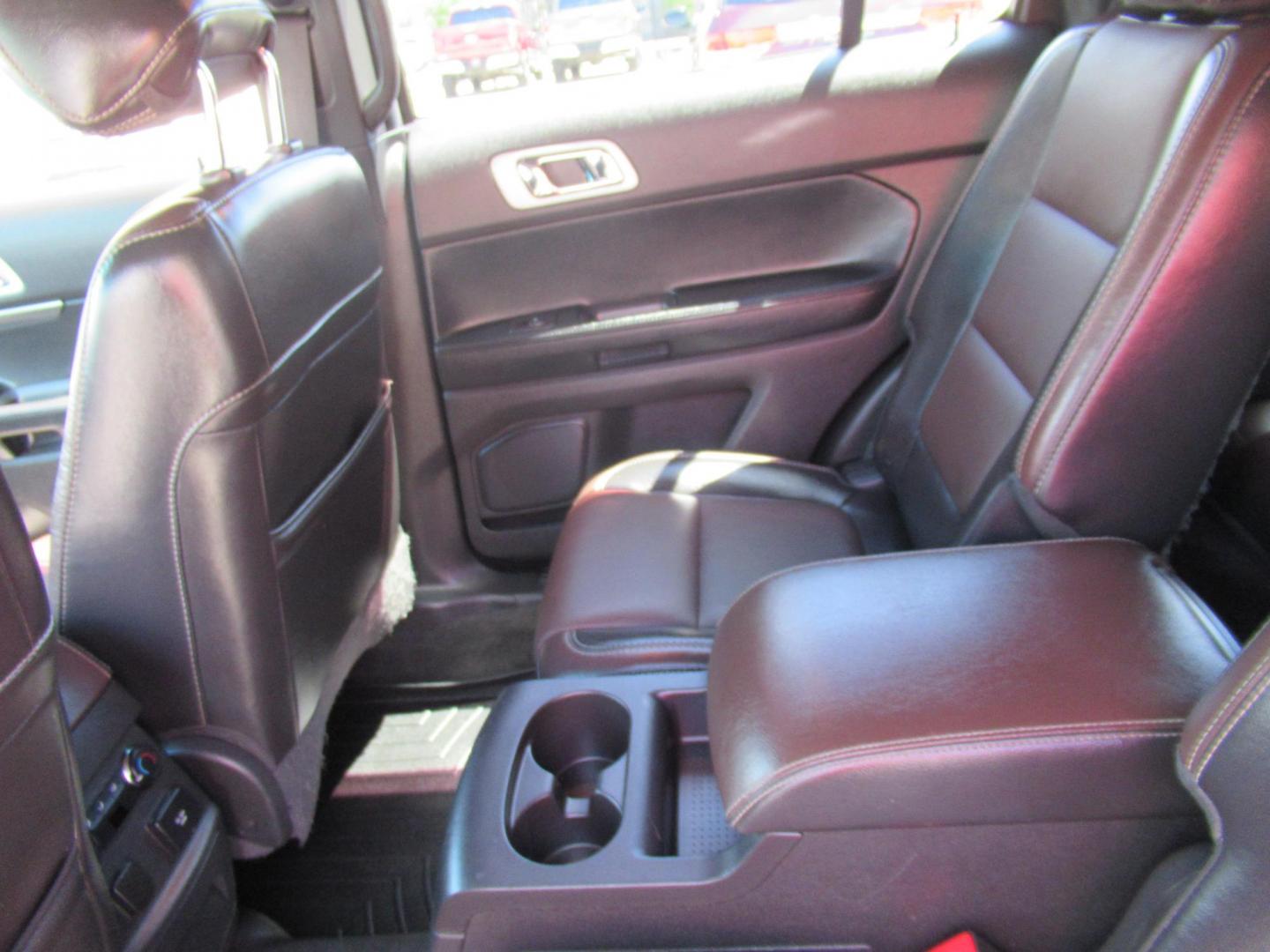 2014 White /Black Ford Explorer Sport 4WD (1FM5K8GT7EG) with an 3.5L V6 DOHC 24V engine, Automatic transmission, located at 1511 North Shepherd Dr., Houston, TX, 77008, (281) 657-1221, 29.798361, -95.412560 - 2014 FORD EXPLORER SPORT VIN: 1FM5K8GT7EGC11771 1 F M 5 K 8 G T 7 E G C 1 1 7 7 1 4 DOOR WAGON/SPORT UTILITY 3.5L V6 F DOHC 24V GASOLINE FRONT WHEEL DRIVE W/ 4X4 - Photo#10