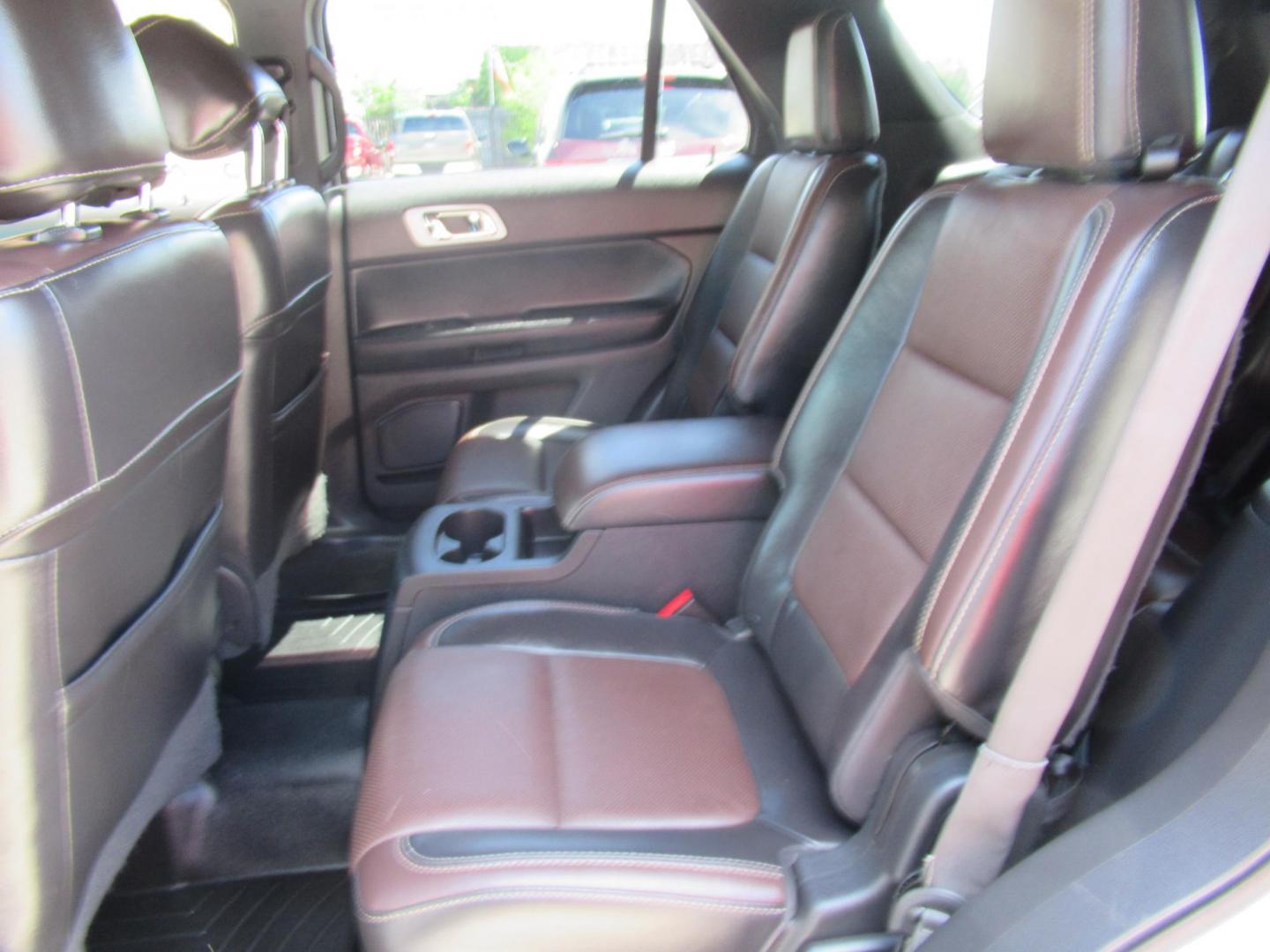 2014 White /Black Ford Explorer Sport 4WD (1FM5K8GT7EG) with an 3.5L V6 DOHC 24V engine, Automatic transmission, located at 1511 North Shepherd Dr., Houston, TX, 77008, (281) 657-1221, 29.798361, -95.412560 - 2014 FORD EXPLORER SPORT VIN: 1FM5K8GT7EGC11771 1 F M 5 K 8 G T 7 E G C 1 1 7 7 1 4 DOOR WAGON/SPORT UTILITY 3.5L V6 F DOHC 24V GASOLINE FRONT WHEEL DRIVE W/ 4X4 - Photo#13
