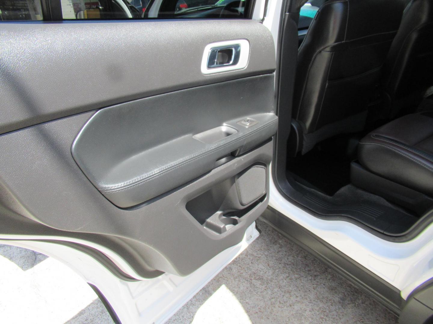 2014 White /Black Ford Explorer Sport 4WD (1FM5K8GT7EG) with an 3.5L V6 DOHC 24V engine, Automatic transmission, located at 1511 North Shepherd Dr., Houston, TX, 77008, (281) 657-1221, 29.798361, -95.412560 - 2014 FORD EXPLORER SPORT VIN: 1FM5K8GT7EGC11771 1 F M 5 K 8 G T 7 E G C 1 1 7 7 1 4 DOOR WAGON/SPORT UTILITY 3.5L V6 F DOHC 24V GASOLINE FRONT WHEEL DRIVE W/ 4X4 - Photo#15