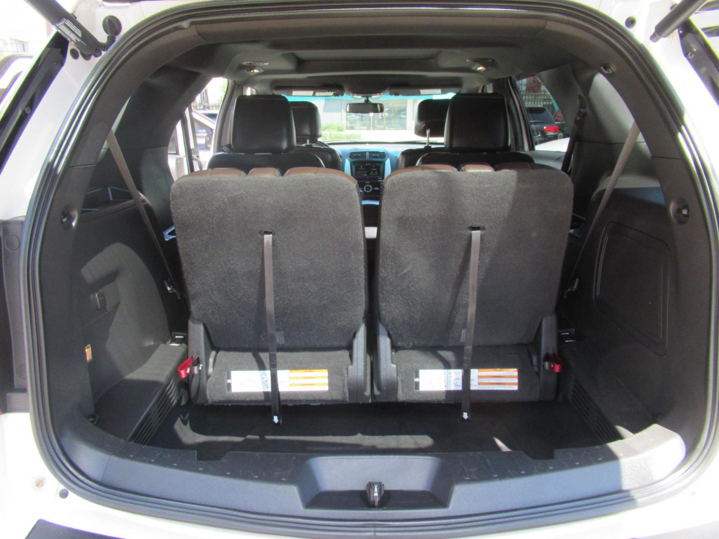 2014 White /Black Ford Explorer Sport 4WD (1FM5K8GT7EG) with an 3.5L V6 DOHC 24V engine, Automatic transmission, located at 1511 North Shepherd Dr., Houston, TX, 77008, (281) 657-1221, 29.798361, -95.412560 - 2014 FORD EXPLORER SPORT VIN: 1FM5K8GT7EGC11771 1 F M 5 K 8 G T 7 E G C 1 1 7 7 1 4 DOOR WAGON/SPORT UTILITY 3.5L V6 F DOHC 24V GASOLINE FRONT WHEEL DRIVE W/ 4X4 - Photo#16
