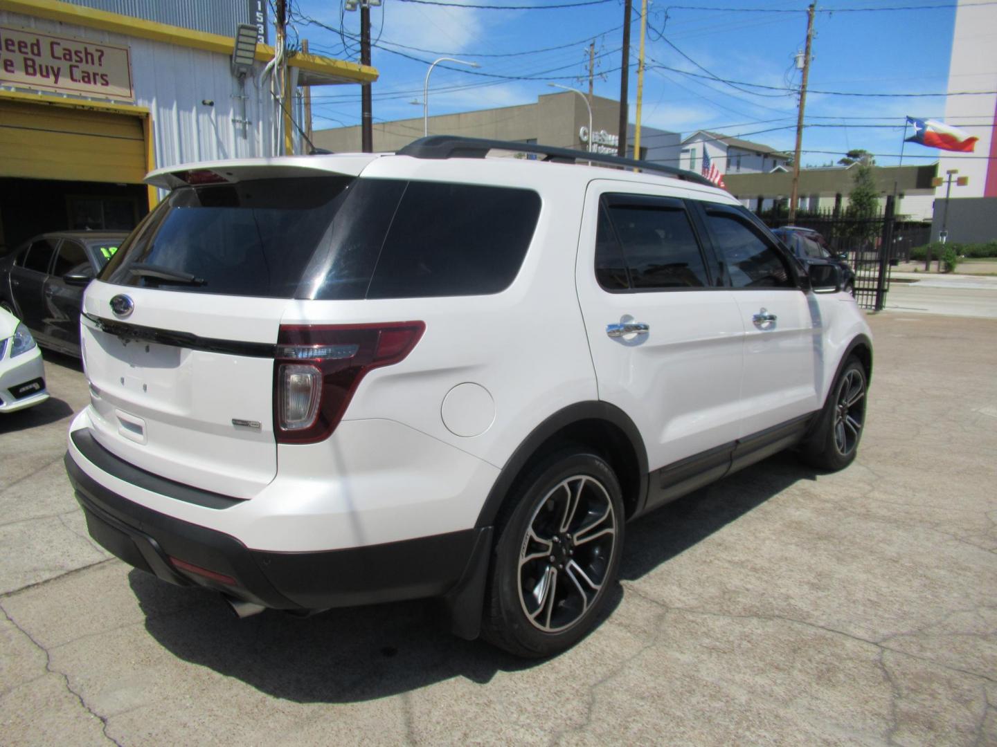 2014 White /Black Ford Explorer Sport 4WD (1FM5K8GT7EG) with an 3.5L V6 DOHC 24V engine, Automatic transmission, located at 1511 North Shepherd Dr., Houston, TX, 77008, (281) 657-1221, 29.798361, -95.412560 - 2014 FORD EXPLORER SPORT VIN: 1FM5K8GT7EGC11771 1 F M 5 K 8 G T 7 E G C 1 1 7 7 1 4 DOOR WAGON/SPORT UTILITY 3.5L V6 F DOHC 24V GASOLINE FRONT WHEEL DRIVE W/ 4X4 - Photo#24