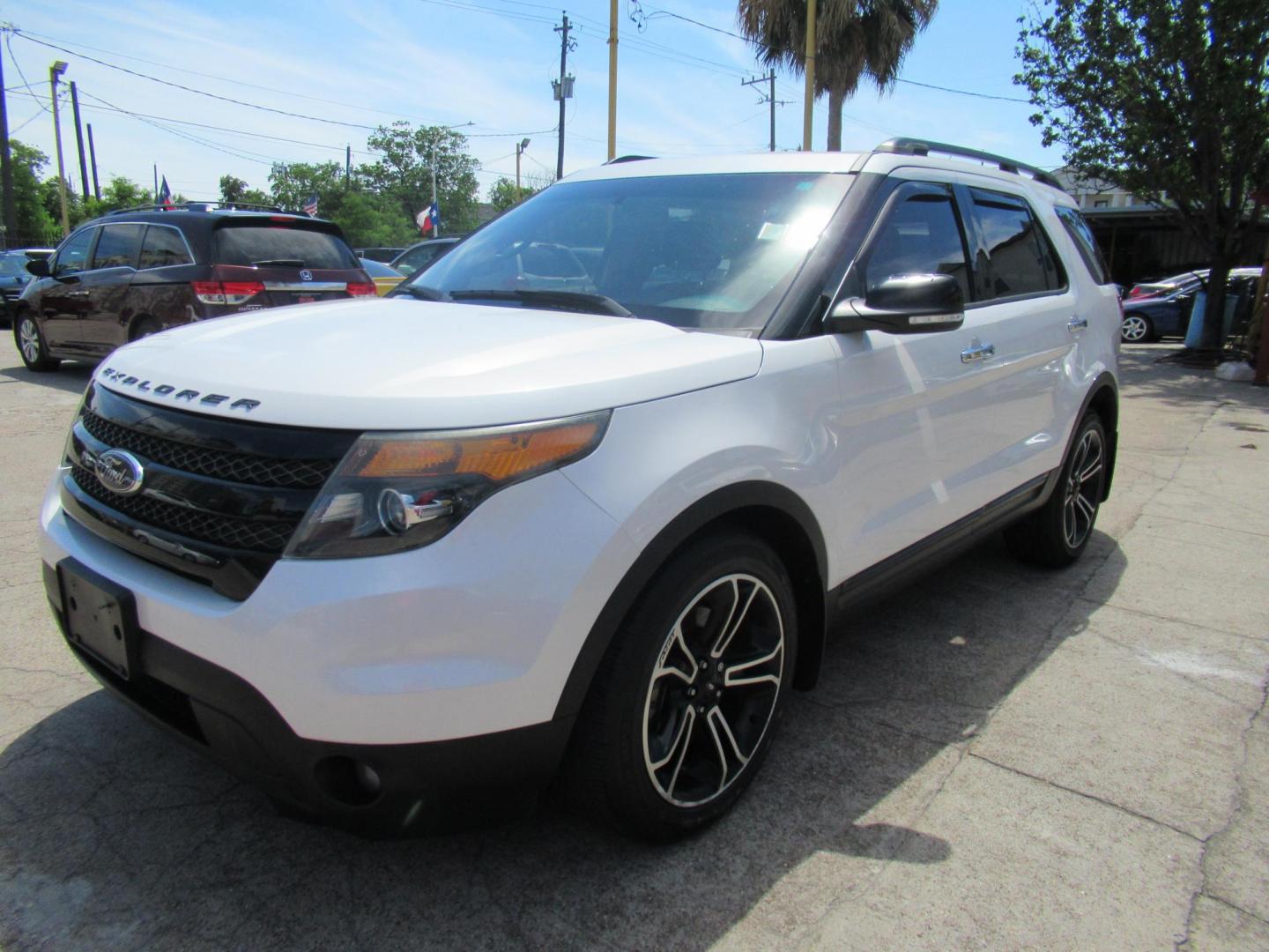 2014 White /Black Ford Explorer Sport 4WD (1FM5K8GT7EG) with an 3.5L V6 DOHC 24V engine, Automatic transmission, located at 1511 North Shepherd Dr., Houston, TX, 77008, (281) 657-1221, 29.798361, -95.412560 - 2014 FORD EXPLORER SPORT VIN: 1FM5K8GT7EGC11771 1 F M 5 K 8 G T 7 E G C 1 1 7 7 1 4 DOOR WAGON/SPORT UTILITY 3.5L V6 F DOHC 24V GASOLINE FRONT WHEEL DRIVE W/ 4X4 - Photo#28