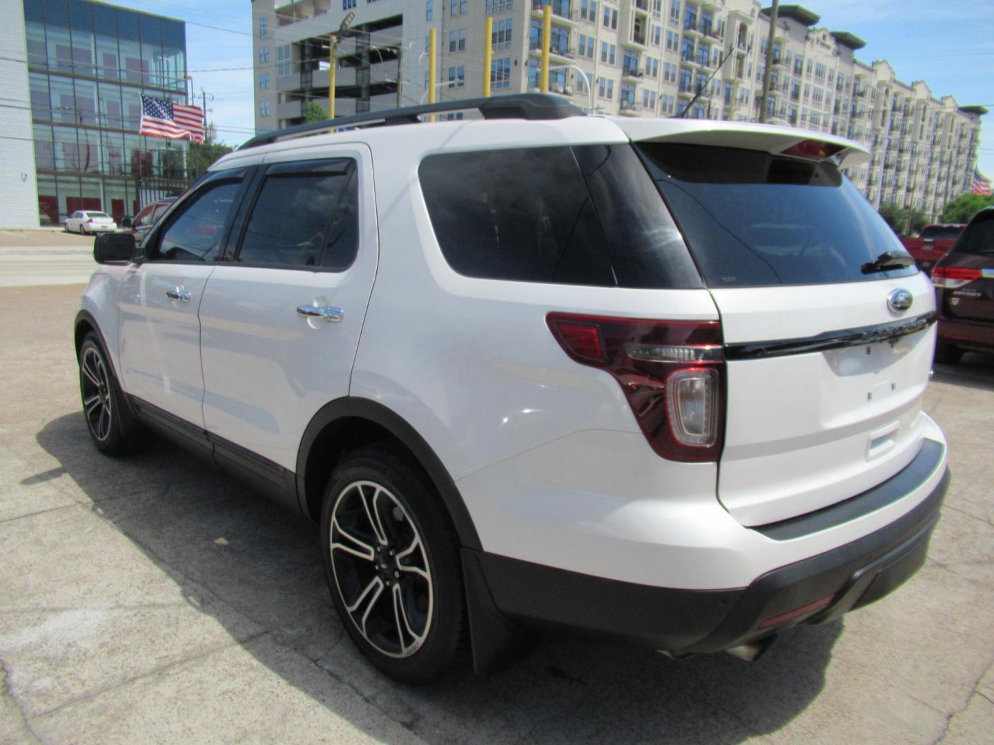 2014 White /Black Ford Explorer Sport 4WD (1FM5K8GT7EG) with an 3.5L V6 DOHC 24V engine, Automatic transmission, located at 1511 North Shepherd Dr., Houston, TX, 77008, (281) 657-1221, 29.798361, -95.412560 - 2014 FORD EXPLORER SPORT VIN: 1FM5K8GT7EGC11771 1 F M 5 K 8 G T 7 E G C 1 1 7 7 1 4 DOOR WAGON/SPORT UTILITY 3.5L V6 F DOHC 24V GASOLINE FRONT WHEEL DRIVE W/ 4X4 - Photo#30