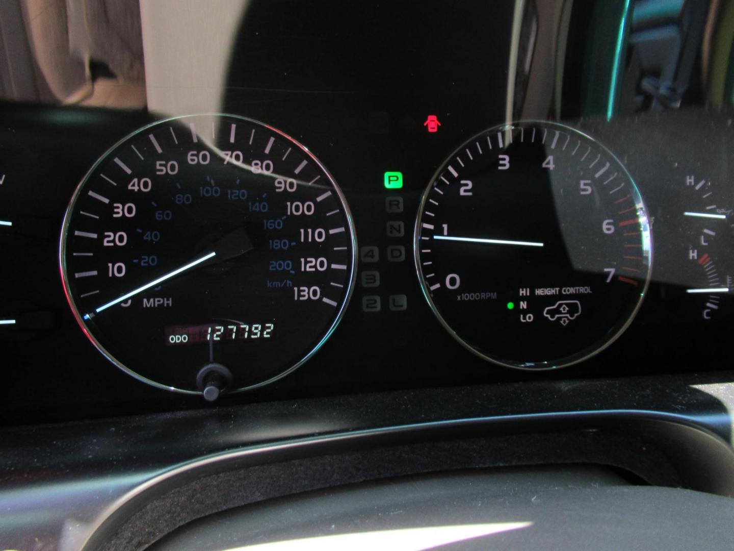2006 White /Tan Lexus LX 470 Sport Utility (JTJHT00W264) with an 4.7L V8 DOHC 32V engine, Automatic Overdrive transmission, located at 1511 North Shepherd Dr., Houston, TX, 77008, (281) 657-1221, 29.798361, -95.412560 - 2006 LEXUS LX 470 VIN: JTJHT00W264012132 J T J H T 0 0 W 2 6 4 0 1 2 1 3 2 4 DOOR WAGON/SPORT UTILITY 4.7L V8 F 32V GASOLINE ALL WHEEL DRIVE - Photo#8