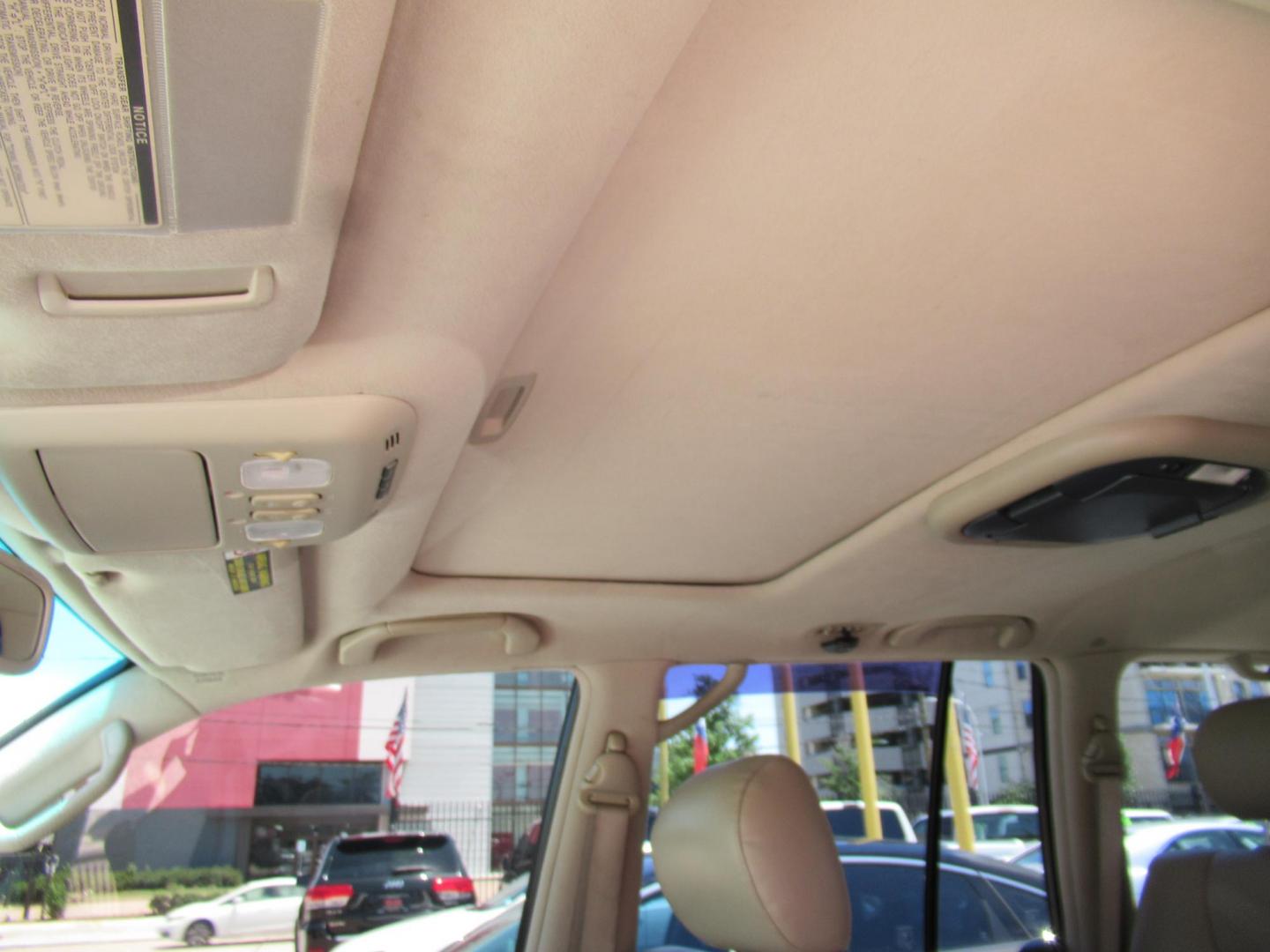 2006 White /Tan Lexus LX 470 Sport Utility (JTJHT00W264) with an 4.7L V8 DOHC 32V engine, Automatic Overdrive transmission, located at 1511 North Shepherd Dr., Houston, TX, 77008, (281) 657-1221, 29.798361, -95.412560 - 2006 LEXUS LX 470 VIN: JTJHT00W264012132 J T J H T 0 0 W 2 6 4 0 1 2 1 3 2 4 DOOR WAGON/SPORT UTILITY 4.7L V8 F 32V GASOLINE ALL WHEEL DRIVE - Photo#17