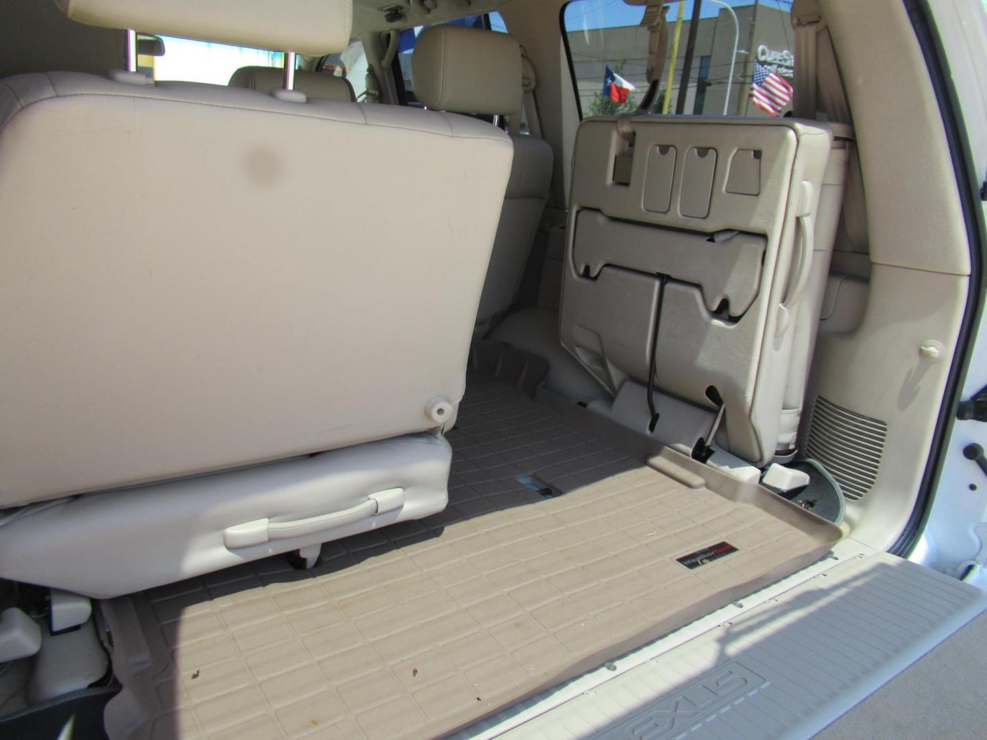 2006 White /Tan Lexus LX 470 Sport Utility (JTJHT00W264) with an 4.7L V8 DOHC 32V engine, Automatic Overdrive transmission, located at 1511 North Shepherd Dr., Houston, TX, 77008, (281) 657-1221, 29.798361, -95.412560 - 2006 LEXUS LX 470 VIN: JTJHT00W264012132 J T J H T 0 0 W 2 6 4 0 1 2 1 3 2 4 DOOR WAGON/SPORT UTILITY 4.7L V8 F 32V GASOLINE ALL WHEEL DRIVE - Photo#30