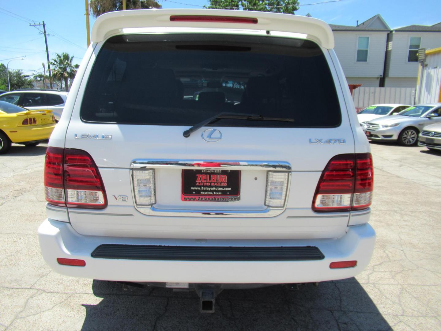 2006 White /Tan Lexus LX 470 Sport Utility (JTJHT00W264) with an 4.7L V8 DOHC 32V engine, Automatic Overdrive transmission, located at 1511 North Shepherd Dr., Houston, TX, 77008, (281) 657-1221, 29.798361, -95.412560 - 2006 LEXUS LX 470 VIN: JTJHT00W264012132 J T J H T 0 0 W 2 6 4 0 1 2 1 3 2 4 DOOR WAGON/SPORT UTILITY 4.7L V8 F 32V GASOLINE ALL WHEEL DRIVE - Photo#52