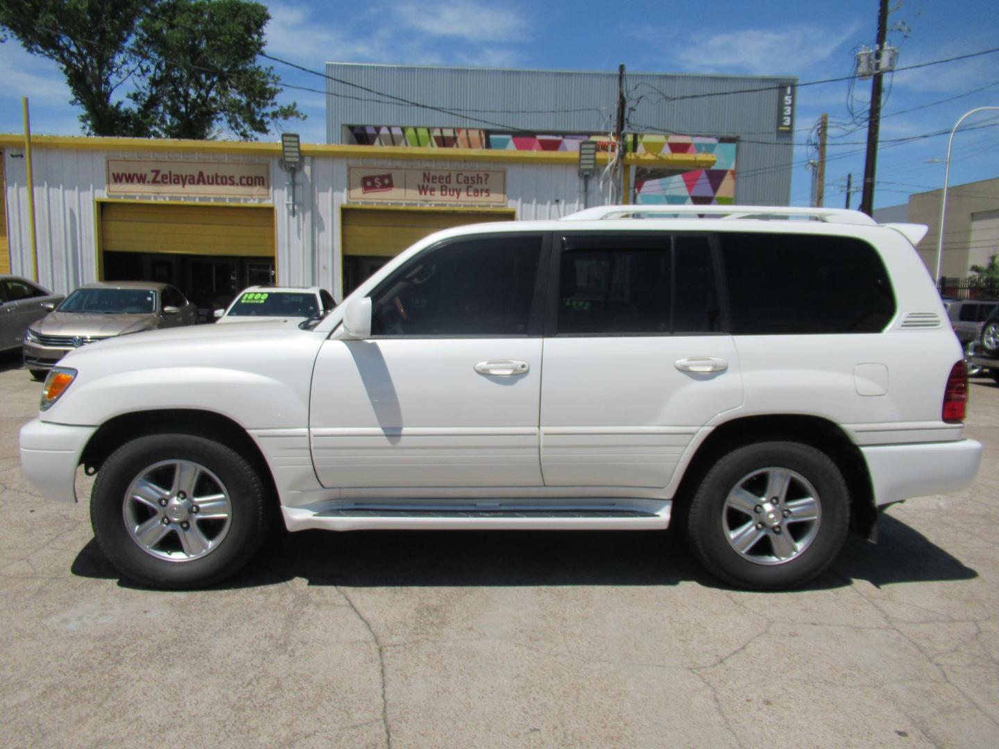 2006 White /Tan Lexus LX 470 Sport Utility (JTJHT00W264) with an 4.7L V8 DOHC 32V engine, Automatic Overdrive transmission, located at 1511 North Shepherd Dr., Houston, TX, 77008, (281) 657-1221, 29.798361, -95.412560 - 2006 LEXUS LX 470 VIN: JTJHT00W264012132 J T J H T 0 0 W 2 6 4 0 1 2 1 3 2 4 DOOR WAGON/SPORT UTILITY 4.7L V8 F 32V GASOLINE ALL WHEEL DRIVE - Photo#46