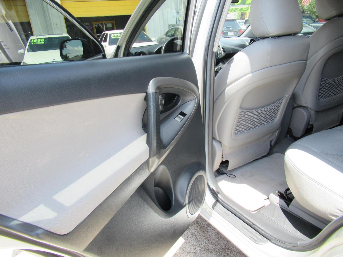 2011 Silver /Gray Toyota RAV4 Base I4 2WD (2T3ZF4DVXBW) with an 2.4L L4 DOHC 16V engine, Automatic transmission, located at 1511 North Shepherd Dr., Houston, TX, 77008, (281) 657-1221, 29.798361, -95.412560 - 2011 TOYOTA RAV4 VIN: 2T3ZF4DVXBW094146 2 T 3 Z F 4 D V X B W 0 9 4 1 4 6 4 DOOR WAGON/SPORT UTILITY 2.5L I4 F DOHC 16V GASOLINE FRONT WHEEL DRIVE - Photo#7