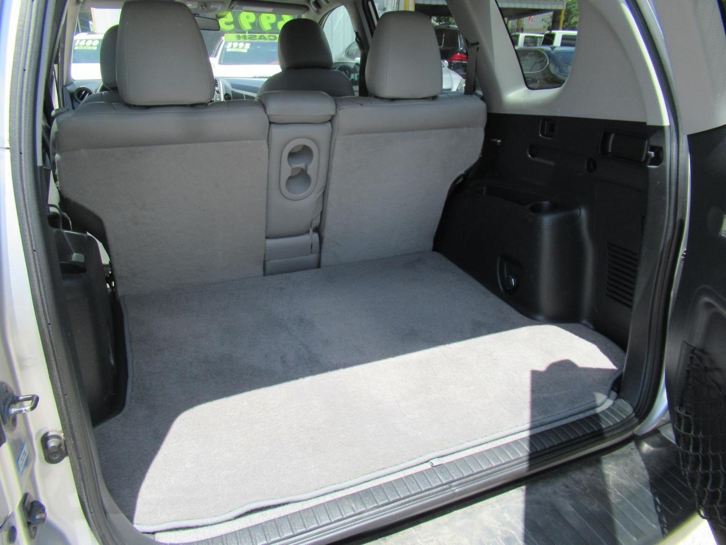 2011 Silver /Gray Toyota RAV4 Base I4 2WD (2T3ZF4DVXBW) with an 2.4L L4 DOHC 16V engine, Automatic transmission, located at 1511 North Shepherd Dr., Houston, TX, 77008, (281) 657-1221, 29.798361, -95.412560 - 2011 TOYOTA RAV4 VIN: 2T3ZF4DVXBW094146 2 T 3 Z F 4 D V X B W 0 9 4 1 4 6 4 DOOR WAGON/SPORT UTILITY 2.5L I4 F DOHC 16V GASOLINE FRONT WHEEL DRIVE - Photo#8