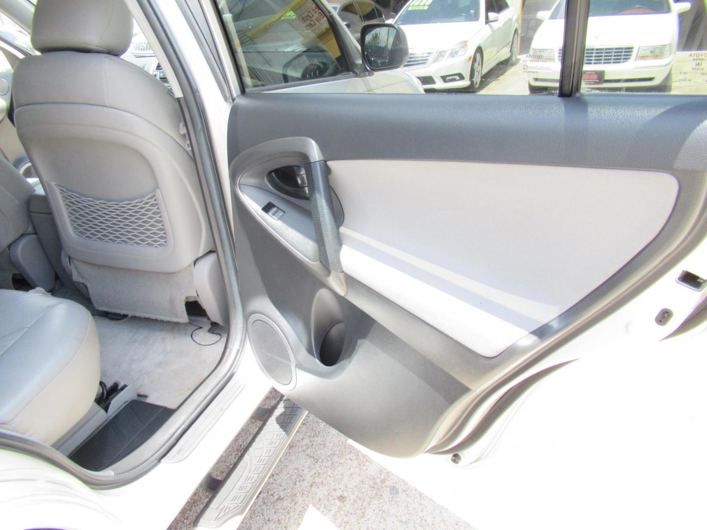 2011 Silver /Gray Toyota RAV4 Base I4 2WD (2T3ZF4DVXBW) with an 2.4L L4 DOHC 16V engine, Automatic transmission, located at 1511 North Shepherd Dr., Houston, TX, 77008, (281) 657-1221, 29.798361, -95.412560 - 2011 TOYOTA RAV4 VIN: 2T3ZF4DVXBW094146 2 T 3 Z F 4 D V X B W 0 9 4 1 4 6 4 DOOR WAGON/SPORT UTILITY 2.5L I4 F DOHC 16V GASOLINE FRONT WHEEL DRIVE - Photo#10