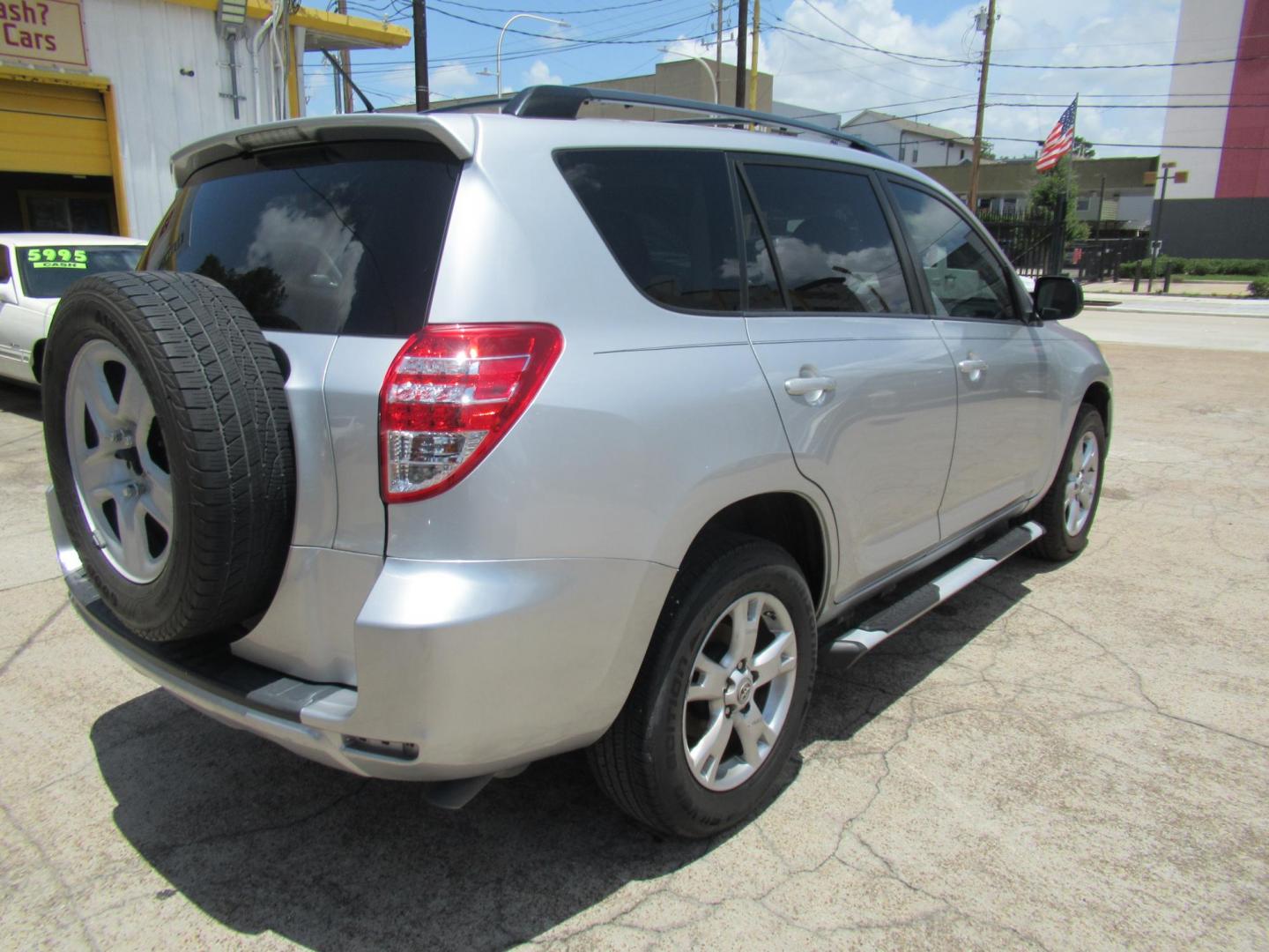 2011 Silver /Gray Toyota RAV4 Base I4 2WD (2T3ZF4DVXBW) with an 2.4L L4 DOHC 16V engine, Automatic transmission, located at 1511 North Shepherd Dr., Houston, TX, 77008, (281) 657-1221, 29.798361, -95.412560 - 2011 TOYOTA RAV4 VIN: 2T3ZF4DVXBW094146 2 T 3 Z F 4 D V X B W 0 9 4 1 4 6 4 DOOR WAGON/SPORT UTILITY 2.5L I4 F DOHC 16V GASOLINE FRONT WHEEL DRIVE - Photo#17