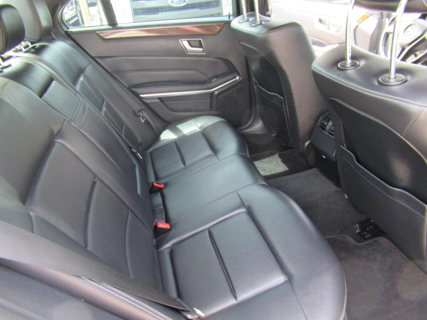 2014 Silver /Black Mercedes-Benz E-Class E350 Sedan (WDDHF5KB8EB) with an 3.5L V6 DOHC 24V engine, 7-Speed Automatic transmission, located at 1511 North Shepherd Dr., Houston, TX, 77008, (281) 657-1221, 29.798361, -95.412560 - 2014 MERCEDES-BENZ E-CLASS E 350 SPORT VIN: WDDHF5KB8EB016347 W D D H F 5 K B 8 E B 0 1 6 3 4 7 SEDAN 4 DR 3.5L V6 F DOHC 24V GASOLINE REAR WHEEL DRIVE - Photo#8