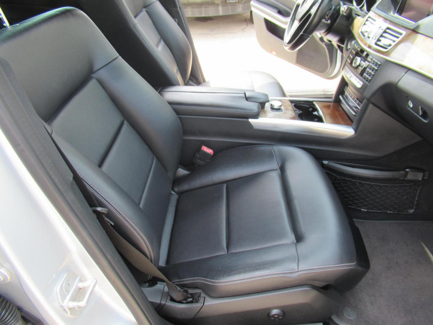 2014 Silver /Black Mercedes-Benz E-Class E350 Sedan (WDDHF5KB8EB) with an 3.5L V6 DOHC 24V engine, 7-Speed Automatic transmission, located at 1511 North Shepherd Dr., Houston, TX, 77008, (281) 657-1221, 29.798361, -95.412560 - 2014 MERCEDES-BENZ E-CLASS E 350 SPORT VIN: WDDHF5KB8EB016347 W D D H F 5 K B 8 E B 0 1 6 3 4 7 SEDAN 4 DR 3.5L V6 F DOHC 24V GASOLINE REAR WHEEL DRIVE - Photo#11