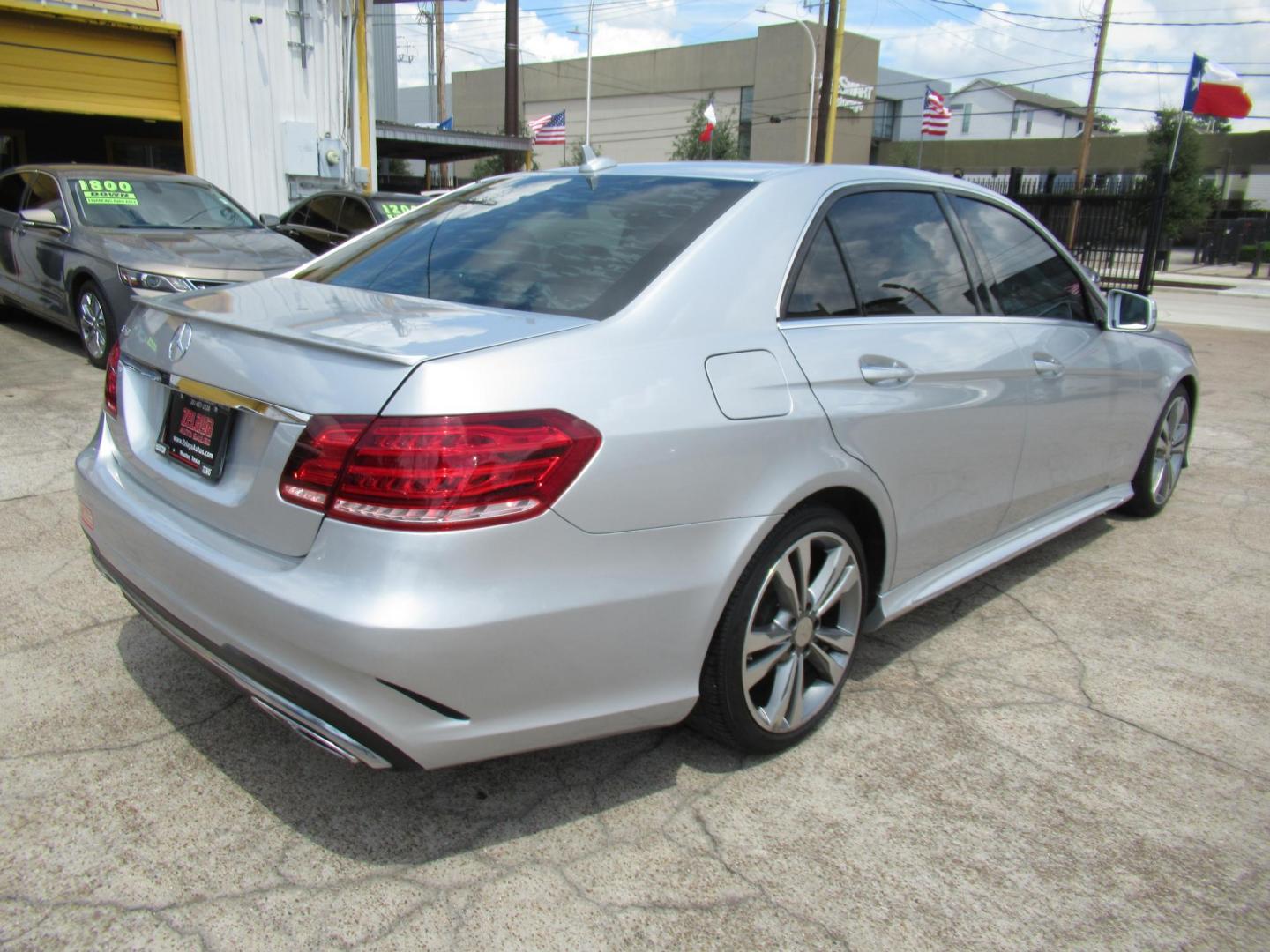 2014 Silver /Black Mercedes-Benz E-Class E350 Sedan (WDDHF5KB8EB) with an 3.5L V6 DOHC 24V engine, 7-Speed Automatic transmission, located at 1511 North Shepherd Dr., Houston, TX, 77008, (281) 657-1221, 29.798361, -95.412560 - 2014 MERCEDES-BENZ E-CLASS E 350 SPORT VIN: WDDHF5KB8EB016347 W D D H F 5 K B 8 E B 0 1 6 3 4 7 SEDAN 4 DR 3.5L V6 F DOHC 24V GASOLINE REAR WHEEL DRIVE - Photo#15