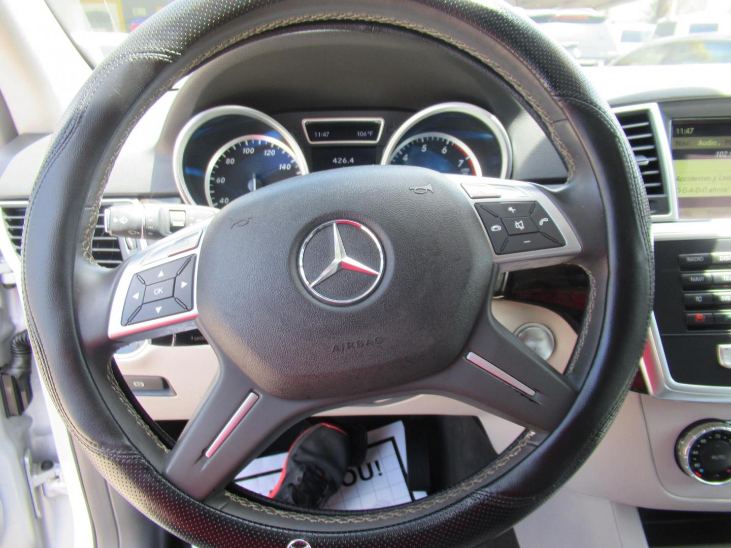 2012 Silver /Gray Mercedes-Benz M-Class ML350 4MATIC (4JGDA5HB9CA) with an 3.5L V6 DOHC 24V engine, 7-Speed Automatic transmission, located at 1511 North Shepherd Dr., Houston, TX, 77008, (281) 657-1221, 29.798361, -95.412560 - 2012 MERCEDES-BENZ M-CLASS ML 350 VIN: 4JGDA5HB9CA081009 4 J G D A 5 H B 9 C A 0 8 1 0 0 9 4 DOOR WAGON/SPORT UTILITY 3.5L V6 F DOHC 24V GASOLINE ALL WHEEL DRIVE - Photo#2