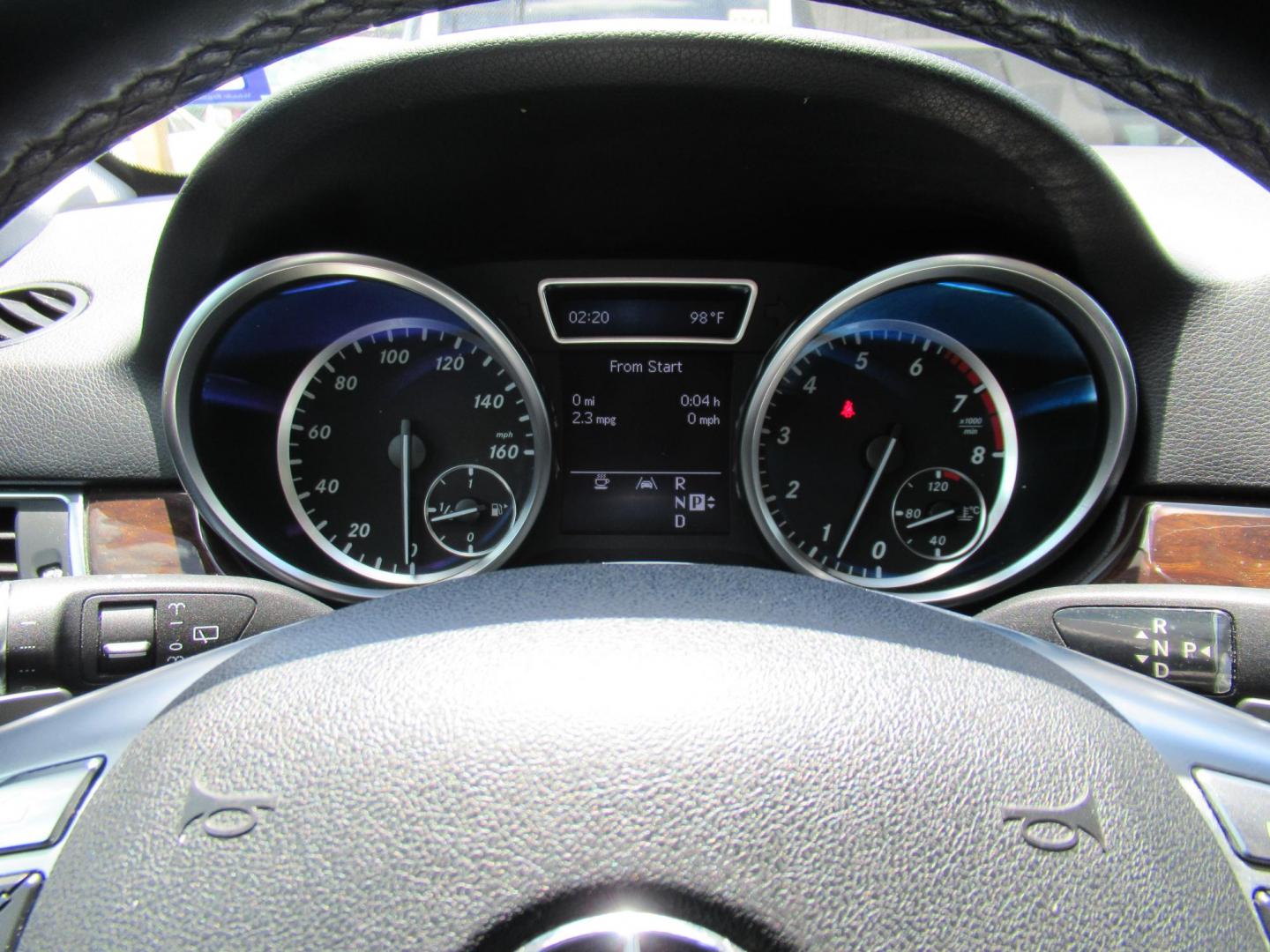 2012 Silver /Gray Mercedes-Benz M-Class ML350 4MATIC (4JGDA5HB9CA) with an 3.5L V6 DOHC 24V engine, 7-Speed Automatic transmission, located at 1511 North Shepherd Dr., Houston, TX, 77008, (281) 657-1221, 29.798361, -95.412560 - 2012 MERCEDES-BENZ M-CLASS ML 350 VIN: 4JGDA5HB9CA081009 4 J G D A 5 H B 9 C A 0 8 1 0 0 9 4 DOOR WAGON/SPORT UTILITY 3.5L V6 F DOHC 24V GASOLINE ALL WHEEL DRIVE - Photo#1