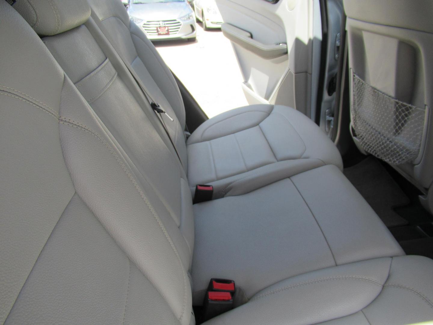 2012 Silver /Gray Mercedes-Benz M-Class ML350 4MATIC (4JGDA5HB9CA) with an 3.5L V6 DOHC 24V engine, 7-Speed Automatic transmission, located at 1511 North Shepherd Dr., Houston, TX, 77008, (281) 657-1221, 29.798361, -95.412560 - 2012 MERCEDES-BENZ M-CLASS ML 350 VIN: 4JGDA5HB9CA081009 4 J G D A 5 H B 9 C A 0 8 1 0 0 9 4 DOOR WAGON/SPORT UTILITY 3.5L V6 F DOHC 24V GASOLINE ALL WHEEL DRIVE - Photo#13