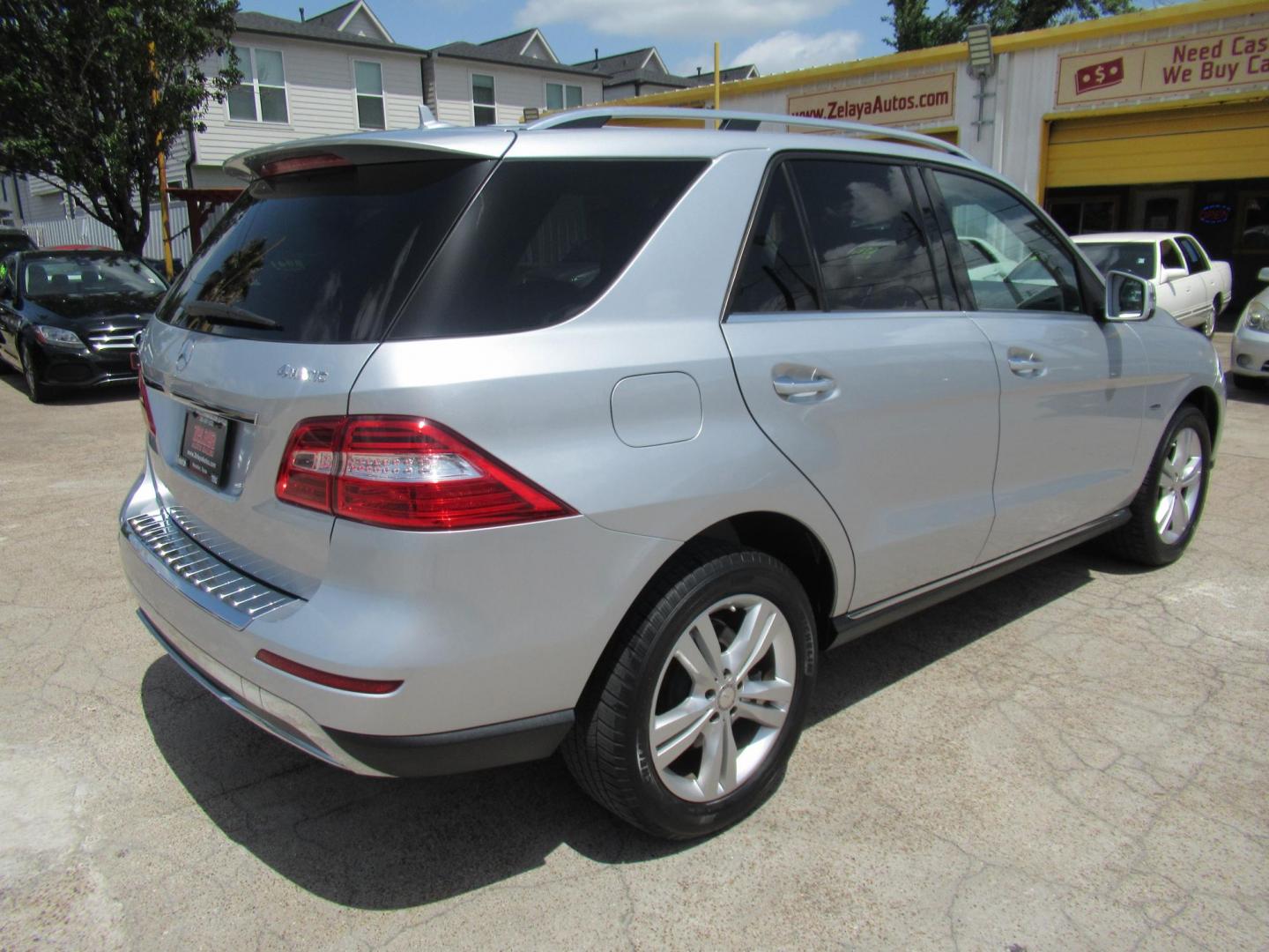 2012 Silver /Gray Mercedes-Benz M-Class ML350 4MATIC (4JGDA5HB9CA) with an 3.5L V6 DOHC 24V engine, 7-Speed Automatic transmission, located at 1511 North Shepherd Dr., Houston, TX, 77008, (281) 657-1221, 29.798361, -95.412560 - 2012 MERCEDES-BENZ M-CLASS ML 350 VIN: 4JGDA5HB9CA081009 4 J G D A 5 H B 9 C A 0 8 1 0 0 9 4 DOOR WAGON/SPORT UTILITY 3.5L V6 F DOHC 24V GASOLINE ALL WHEEL DRIVE - Photo#22