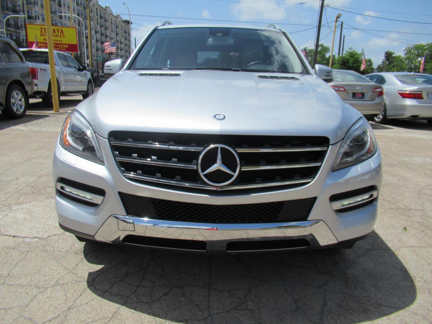 2012 Silver /Gray Mercedes-Benz M-Class ML350 4MATIC (4JGDA5HB9CA) with an 3.5L V6 DOHC 24V engine, 7-Speed Automatic transmission, located at 1511 North Shepherd Dr., Houston, TX, 77008, (281) 657-1221, 29.798361, -95.412560 - 2012 MERCEDES-BENZ M-CLASS ML 350 VIN: 4JGDA5HB9CA081009 4 J G D A 5 H B 9 C A 0 8 1 0 0 9 4 DOOR WAGON/SPORT UTILITY 3.5L V6 F DOHC 24V GASOLINE ALL WHEEL DRIVE - Photo#25