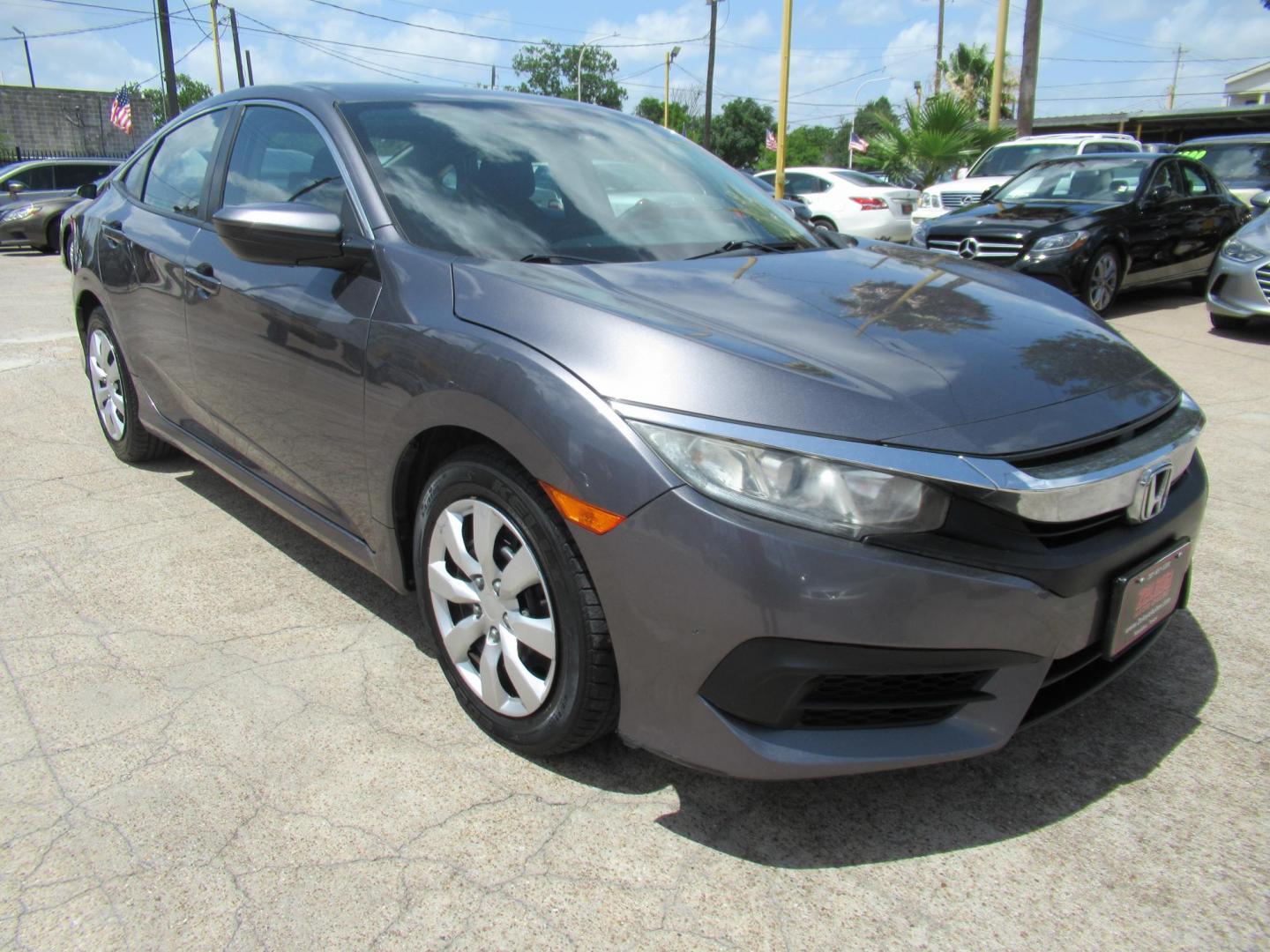 2017 Gray /Black Honda Civic LX Sedan CVT (19XFC2F51HE) with an 2.0L L4 DOHC 16V engine, CVT transmission, located at 1511 North Shepherd Dr., Houston, TX, 77008, (281) 657-1221, 29.798361, -95.412560 - 2017 HONDA CIVIC LX VIN: 19XFC2F51HE036413 1 9 X F C 2 F 5 1 H E 0 3 6 4 1 3 SEDAN 4 DR 2.0L I4 F DOHC 16V GASOLINE FRONT WHEEL DRIVE - Photo#0