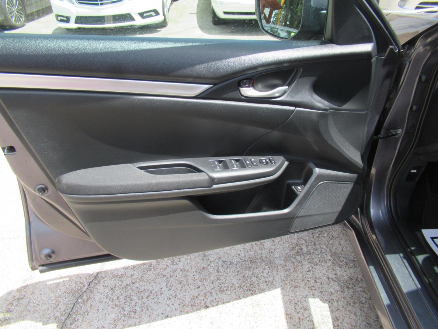 2017 Gray /Black Honda Civic LX Sedan CVT (19XFC2F51HE) with an 2.0L L4 DOHC 16V engine, CVT transmission, located at 1511 North Shepherd Dr., Houston, TX, 77008, (281) 657-1221, 29.798361, -95.412560 - 2017 HONDA CIVIC LX VIN: 19XFC2F51HE036413 1 9 X F C 2 F 5 1 H E 0 3 6 4 1 3 SEDAN 4 DR 2.0L I4 F DOHC 16V GASOLINE FRONT WHEEL DRIVE - Photo#4