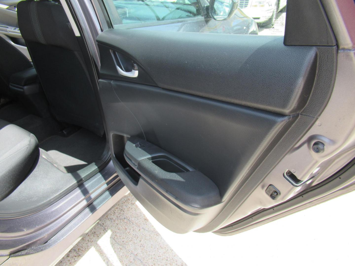 2017 Gray /Black Honda Civic LX Sedan CVT (19XFC2F51HE) with an 2.0L L4 DOHC 16V engine, CVT transmission, located at 1511 North Shepherd Dr., Houston, TX, 77008, (281) 657-1221, 29.798361, -95.412560 - 2017 HONDA CIVIC LX VIN: 19XFC2F51HE036413 1 9 X F C 2 F 5 1 H E 0 3 6 4 1 3 SEDAN 4 DR 2.0L I4 F DOHC 16V GASOLINE FRONT WHEEL DRIVE - Photo#9