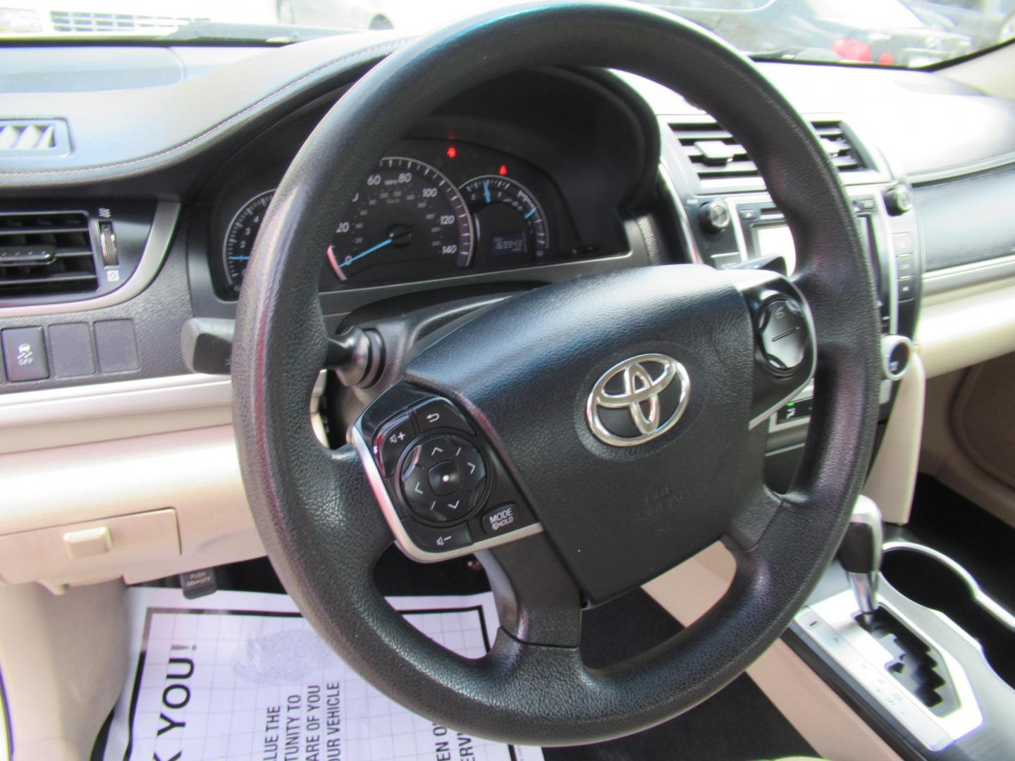2013 Gold /Tan Toyota Camry SE (4T4BF1FK6DR) with an 2.5L L4 DOHC 16V engine, 6-Speed Automatic transmission, located at 1511 North Shepherd Dr., Houston, TX, 77008, (281) 657-1221, 29.798361, -95.412560 - 2013 TOYOTA CAMRY LE VIN: 4T4BF1FK6DR275183 4 T 4 B F 1 F K 6 D R 2 7 5 1 8 3 SEDAN 4 DR 2.5L I4 F DOHC 16V GASOLINE FRONT WHEEL DRIVE - Photo#2