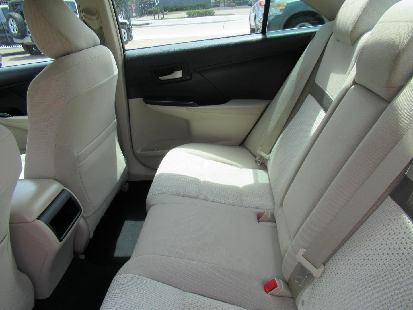 2013 Gold /Tan Toyota Camry SE (4T4BF1FK6DR) with an 2.5L L4 DOHC 16V engine, 6-Speed Automatic transmission, located at 1511 North Shepherd Dr., Houston, TX, 77008, (281) 657-1221, 29.798361, -95.412560 - 2013 TOYOTA CAMRY LE VIN: 4T4BF1FK6DR275183 4 T 4 B F 1 F K 6 D R 2 7 5 1 8 3 SEDAN 4 DR 2.5L I4 F DOHC 16V GASOLINE FRONT WHEEL DRIVE - Photo#6