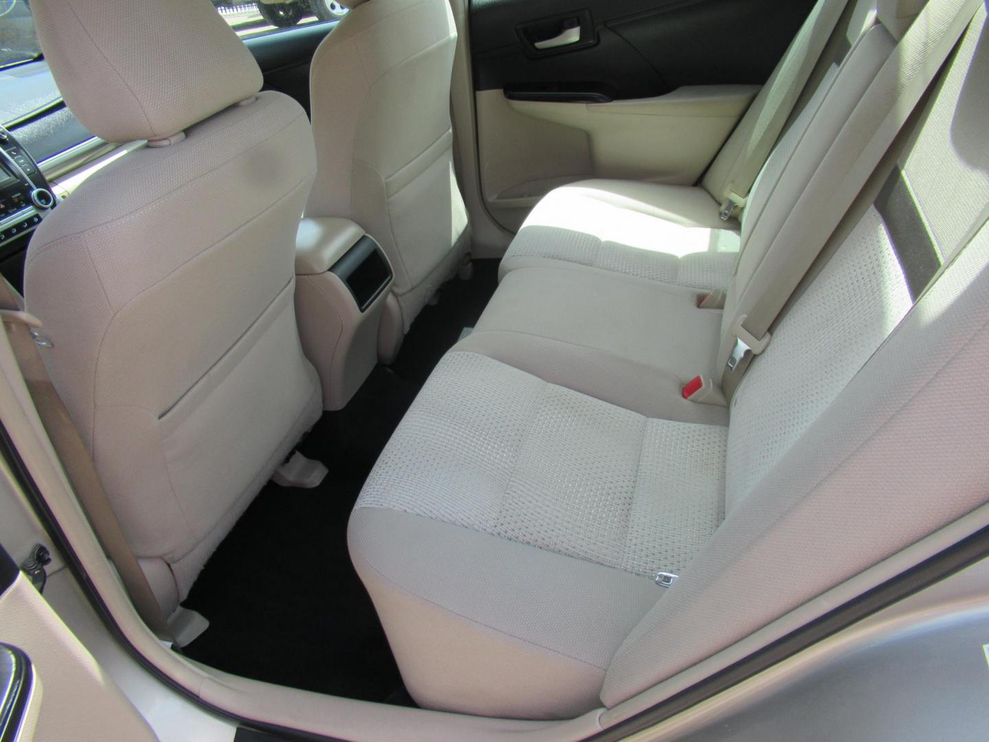 2013 Gold /Tan Toyota Camry SE (4T4BF1FK6DR) with an 2.5L L4 DOHC 16V engine, 6-Speed Automatic transmission, located at 1511 North Shepherd Dr., Houston, TX, 77008, (281) 657-1221, 29.798361, -95.412560 - 2013 TOYOTA CAMRY LE VIN: 4T4BF1FK6DR275183 4 T 4 B F 1 F K 6 D R 2 7 5 1 8 3 SEDAN 4 DR 2.5L I4 F DOHC 16V GASOLINE FRONT WHEEL DRIVE - Photo#7