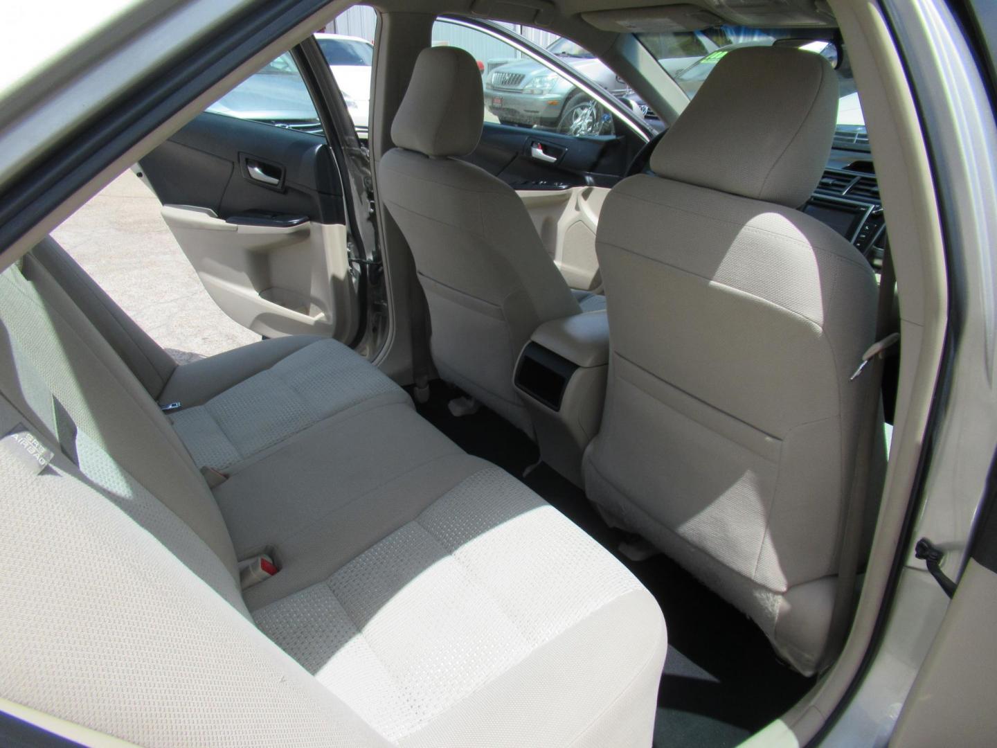 2013 Gold /Tan Toyota Camry SE (4T4BF1FK6DR) with an 2.5L L4 DOHC 16V engine, 6-Speed Automatic transmission, located at 1511 North Shepherd Dr., Houston, TX, 77008, (281) 657-1221, 29.798361, -95.412560 - 2013 TOYOTA CAMRY LE VIN: 4T4BF1FK6DR275183 4 T 4 B F 1 F K 6 D R 2 7 5 1 8 3 SEDAN 4 DR 2.5L I4 F DOHC 16V GASOLINE FRONT WHEEL DRIVE - Photo#9