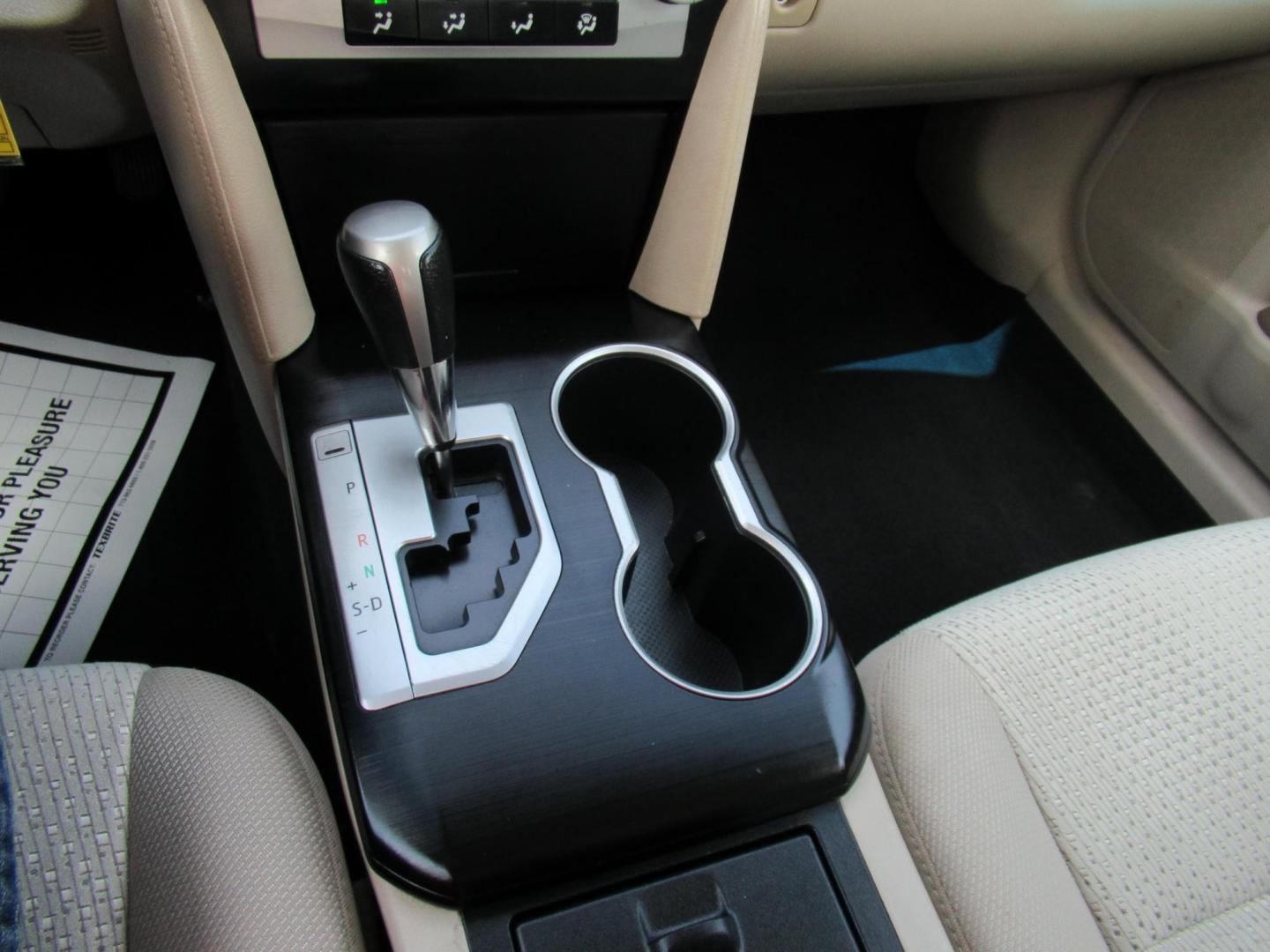 2013 Gold /Tan Toyota Camry SE (4T4BF1FK6DR) with an 2.5L L4 DOHC 16V engine, 6-Speed Automatic transmission, located at 1511 North Shepherd Dr., Houston, TX, 77008, (281) 657-1221, 29.798361, -95.412560 - 2013 TOYOTA CAMRY LE VIN: 4T4BF1FK6DR275183 4 T 4 B F 1 F K 6 D R 2 7 5 1 8 3 SEDAN 4 DR 2.5L I4 F DOHC 16V GASOLINE FRONT WHEEL DRIVE - Photo#16