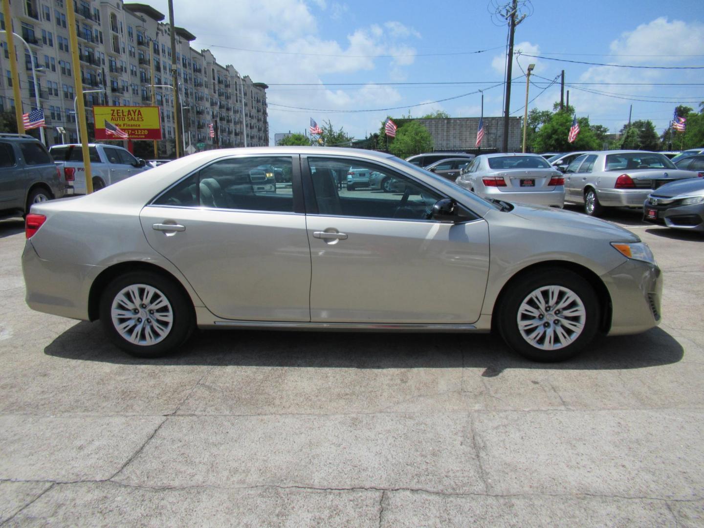 2013 Gold /Tan Toyota Camry SE (4T4BF1FK6DR) with an 2.5L L4 DOHC 16V engine, 6-Speed Automatic transmission, located at 1511 North Shepherd Dr., Houston, TX, 77008, (281) 657-1221, 29.798361, -95.412560 - 2013 TOYOTA CAMRY LE VIN: 4T4BF1FK6DR275183 4 T 4 B F 1 F K 6 D R 2 7 5 1 8 3 SEDAN 4 DR 2.5L I4 F DOHC 16V GASOLINE FRONT WHEEL DRIVE - Photo#23
