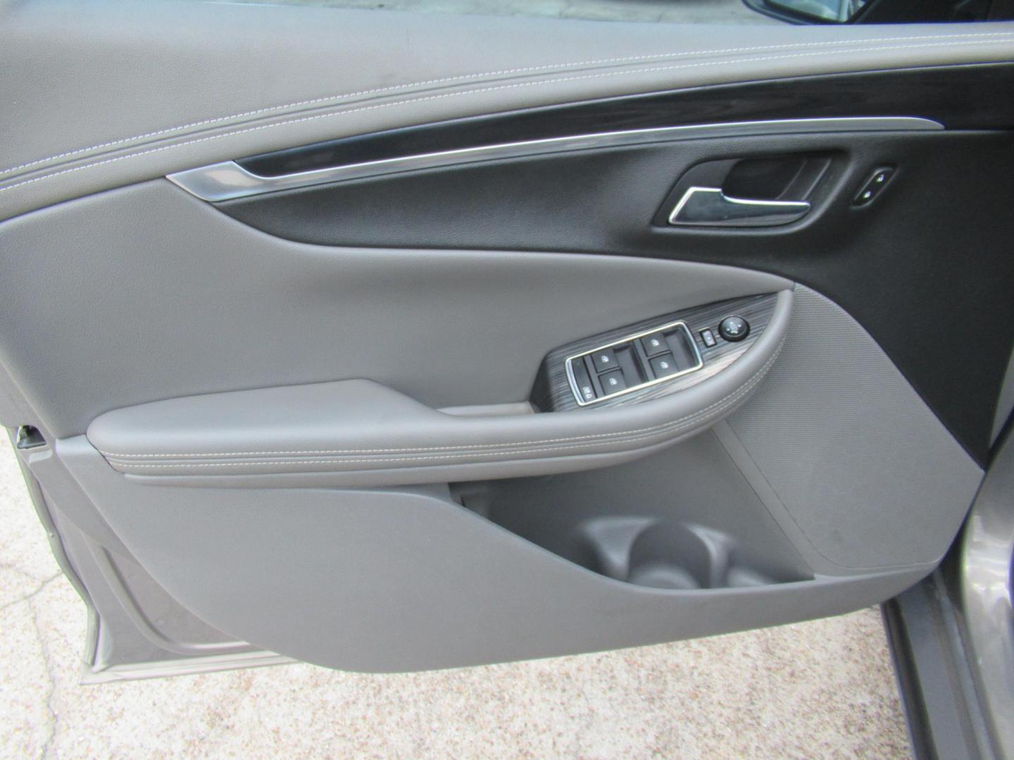 2018 Gray /Black Chevrolet Impala LT (2G1105S31J9) with an 3.6L V6 DOHC 24V engine, 6A transmission, located at 1511 North Shepherd Dr., Houston, TX, 77008, (281) 657-1221, 29.798361, -95.412560 - 2018 CHEVROLET IMPALA LT VIN: 2G1105S31J9119670 2 G 1 1 0 5 S 3 1 J 9 1 1 9 6 7 0 SEDAN 4 DR 3.6L V6 F DOHC 24V GASOLINE FRONT WHEEL DRIVE - Photo#3