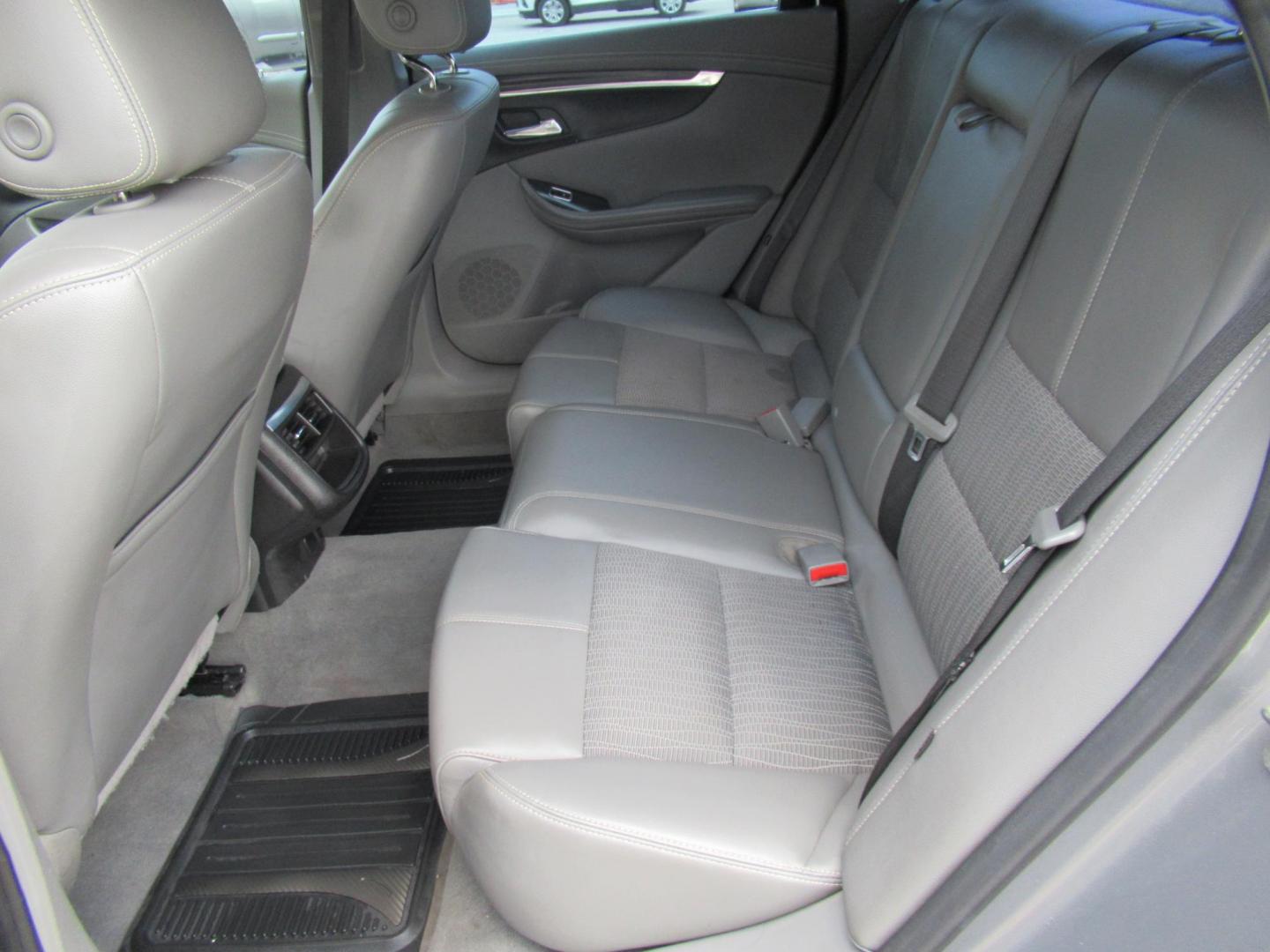2018 Gray /Black Chevrolet Impala LT (2G1105S31J9) with an 3.6L V6 DOHC 24V engine, 6A transmission, located at 1511 North Shepherd Dr., Houston, TX, 77008, (281) 657-1221, 29.798361, -95.412560 - 2018 CHEVROLET IMPALA LT VIN: 2G1105S31J9119670 2 G 1 1 0 5 S 3 1 J 9 1 1 9 6 7 0 SEDAN 4 DR 3.6L V6 F DOHC 24V GASOLINE FRONT WHEEL DRIVE - Photo#7