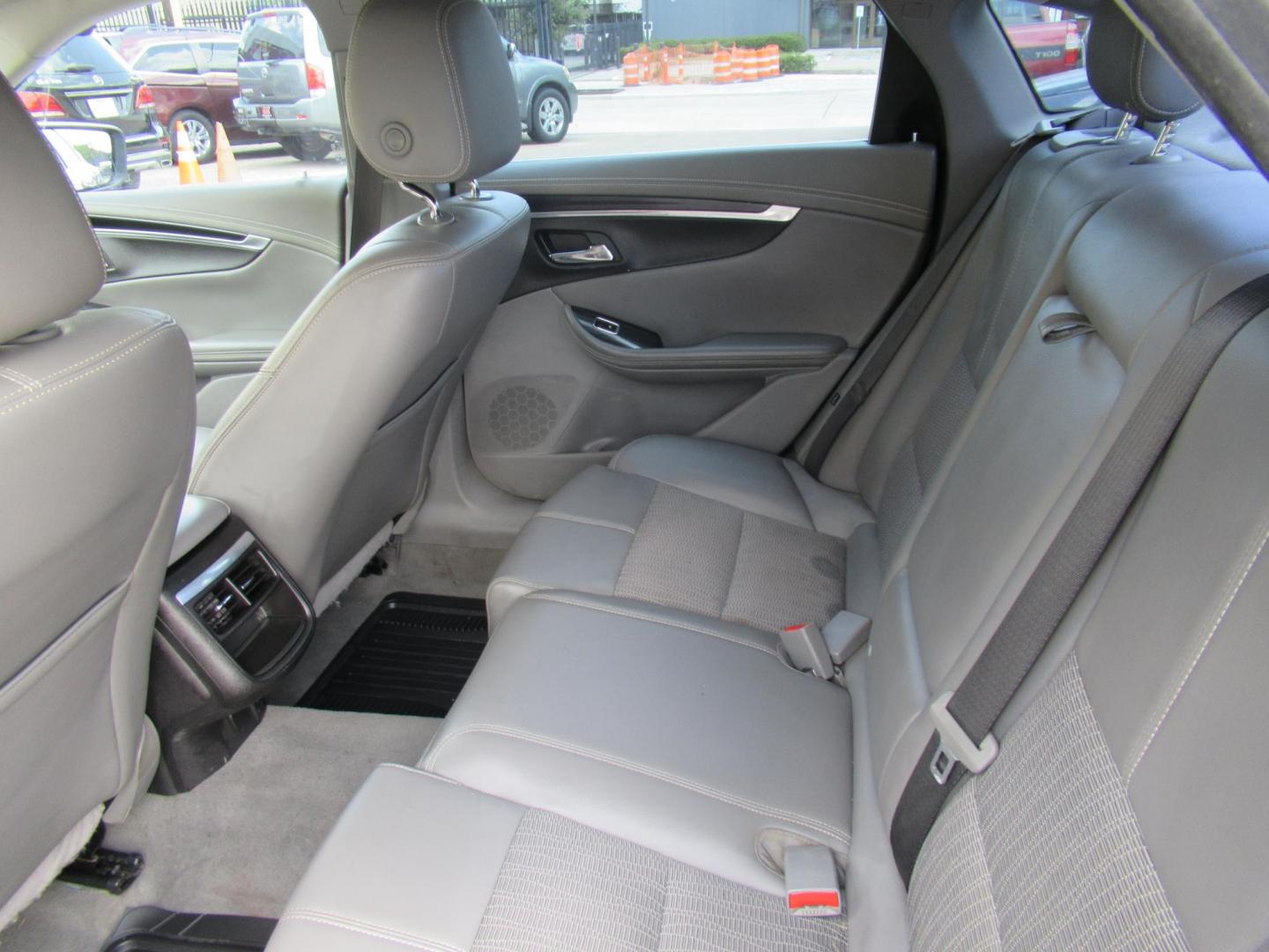 2018 Gray /Black Chevrolet Impala LT (2G1105S31J9) with an 3.6L V6 DOHC 24V engine, 6A transmission, located at 1511 North Shepherd Dr., Houston, TX, 77008, (281) 657-1221, 29.798361, -95.412560 - 2018 CHEVROLET IMPALA LT VIN: 2G1105S31J9119670 2 G 1 1 0 5 S 3 1 J 9 1 1 9 6 7 0 SEDAN 4 DR 3.6L V6 F DOHC 24V GASOLINE FRONT WHEEL DRIVE - Photo#8